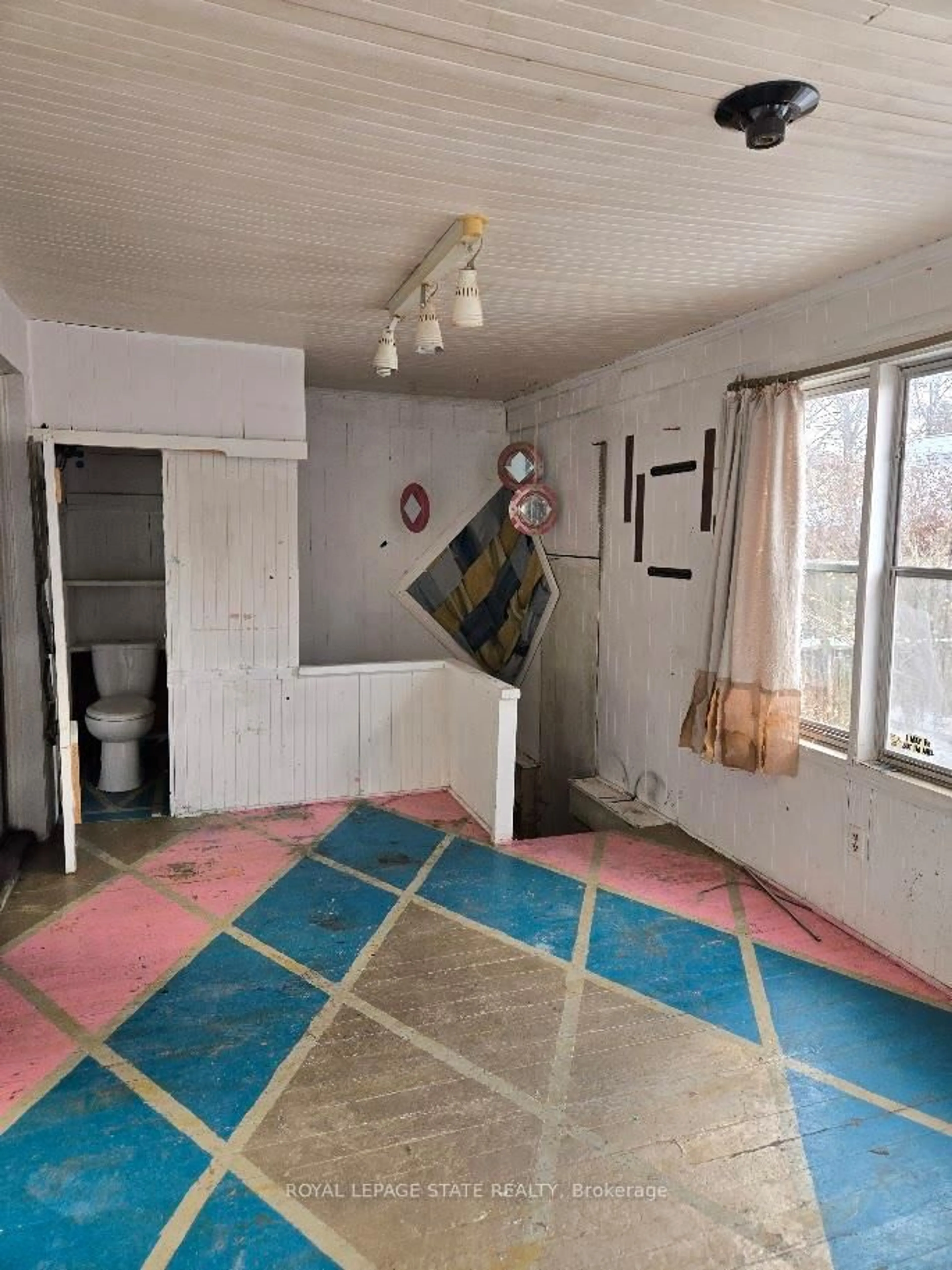 A pic of a room for 4340 Elgin St, Niagara Falls Ontario L2E 2X8