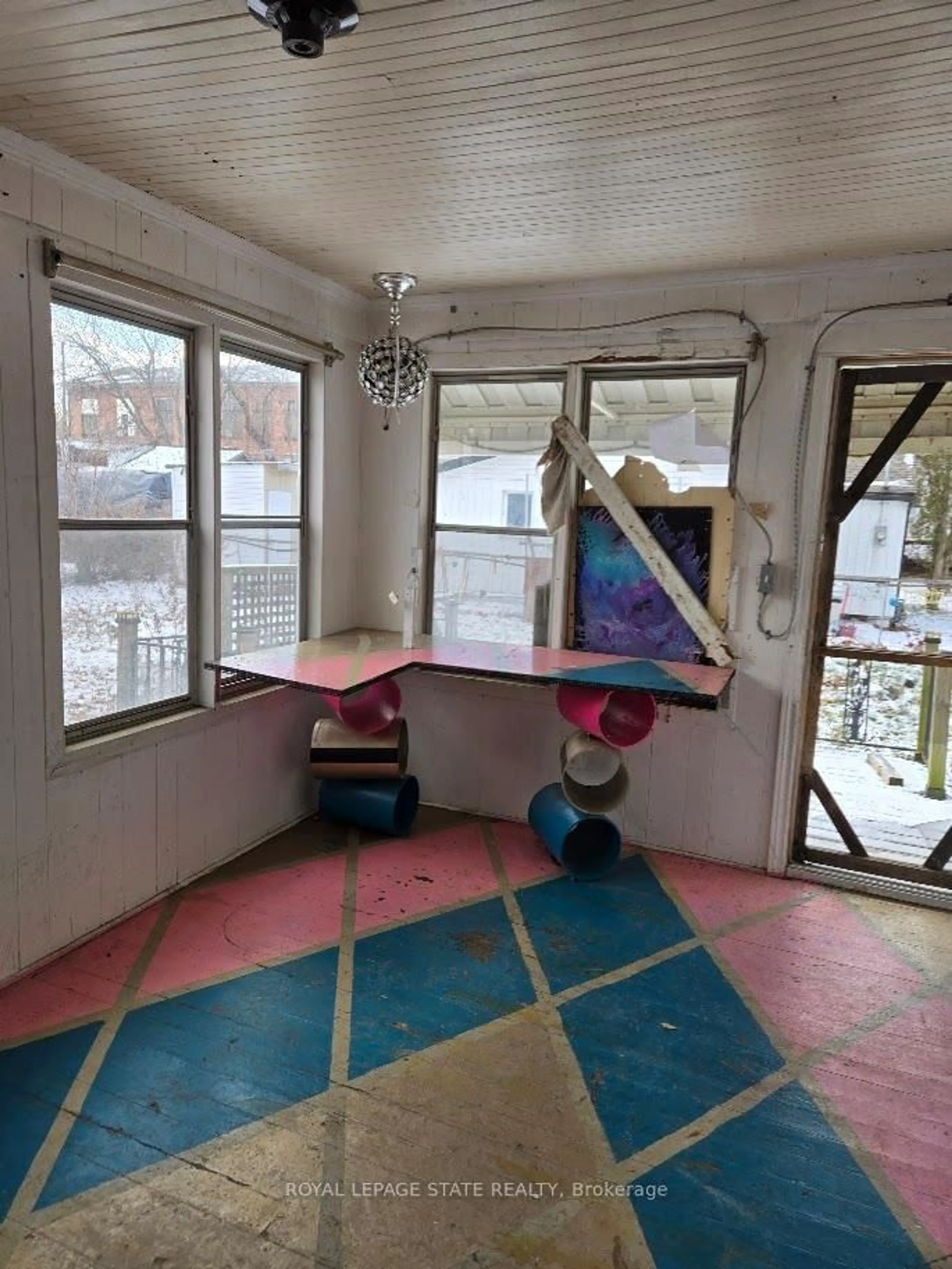 A pic of a room for 4340 Elgin St, Niagara Falls Ontario L2E 2X8