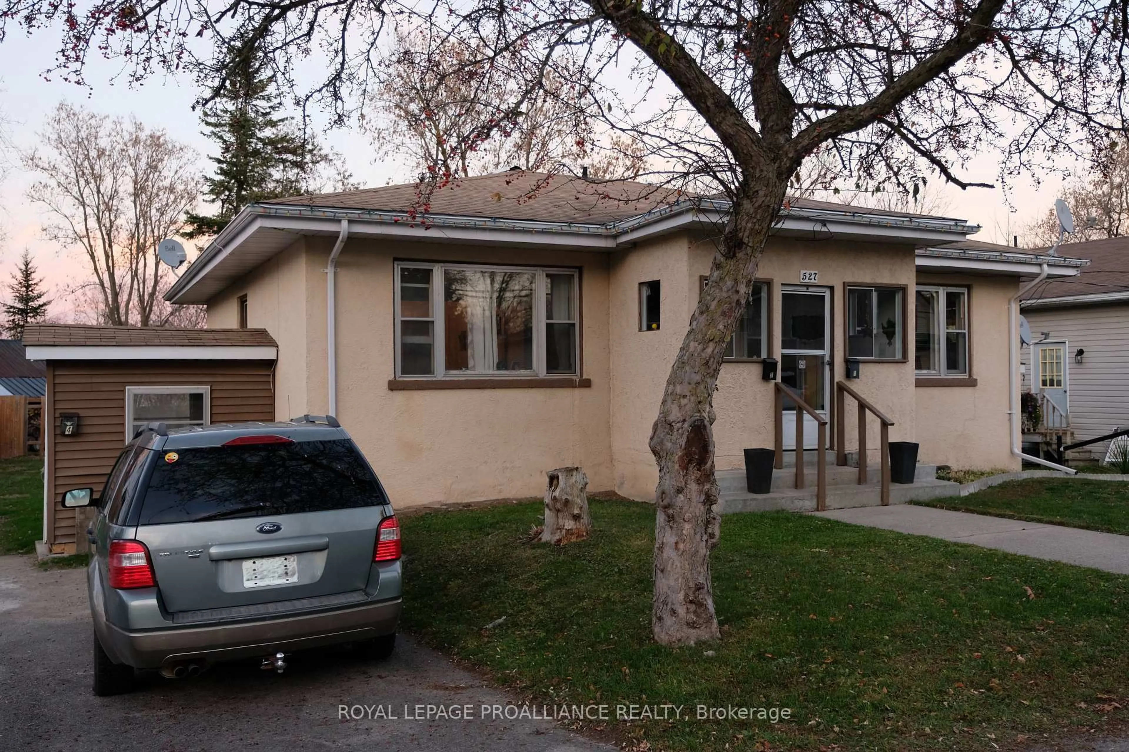 Home with vinyl exterior material, street for 527 Front St, Quinte West Ontario K8V 4R4