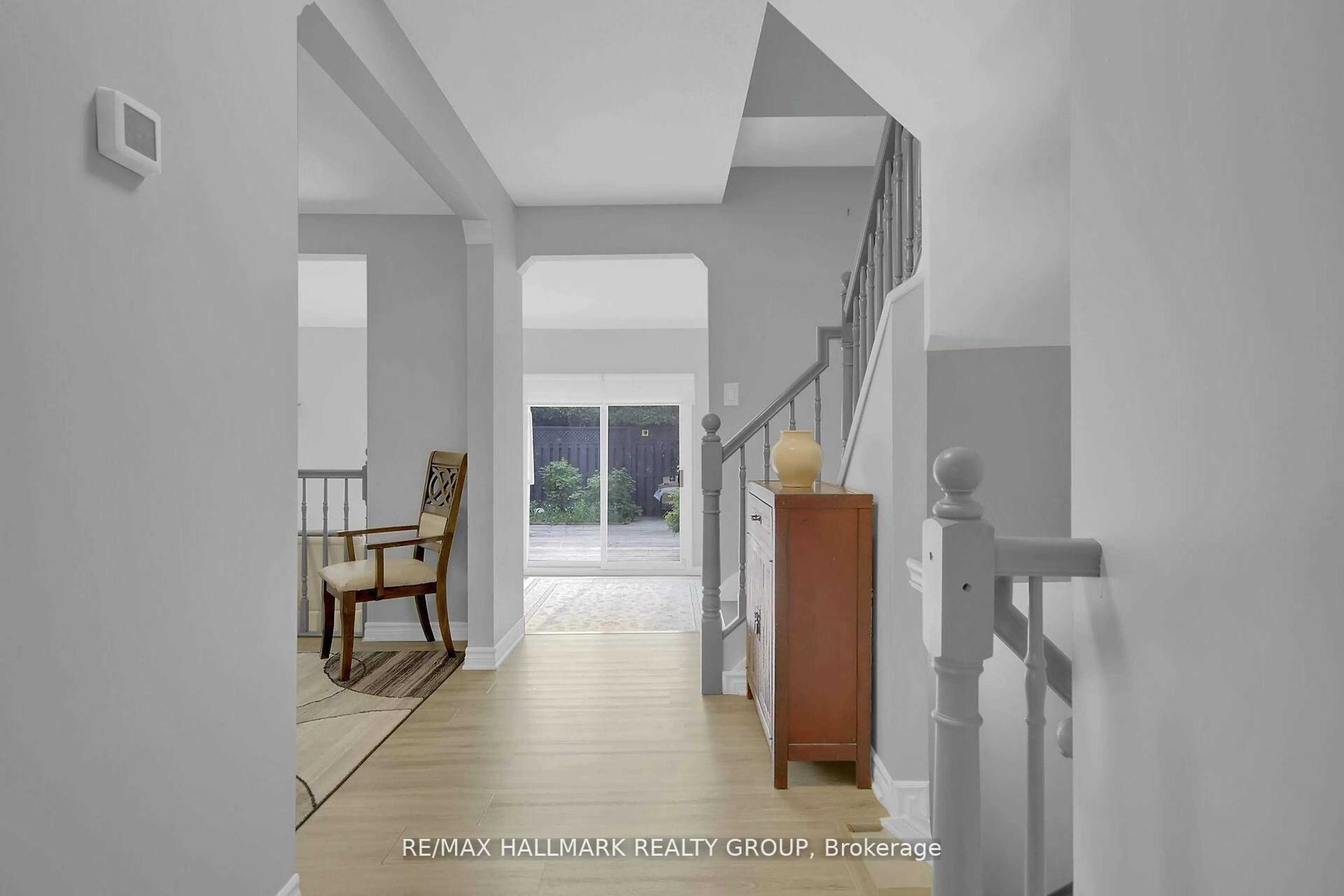 Indoor foyer for 1821 WALKLEY Rd #1, Ottawa Ontario K1H 6X9