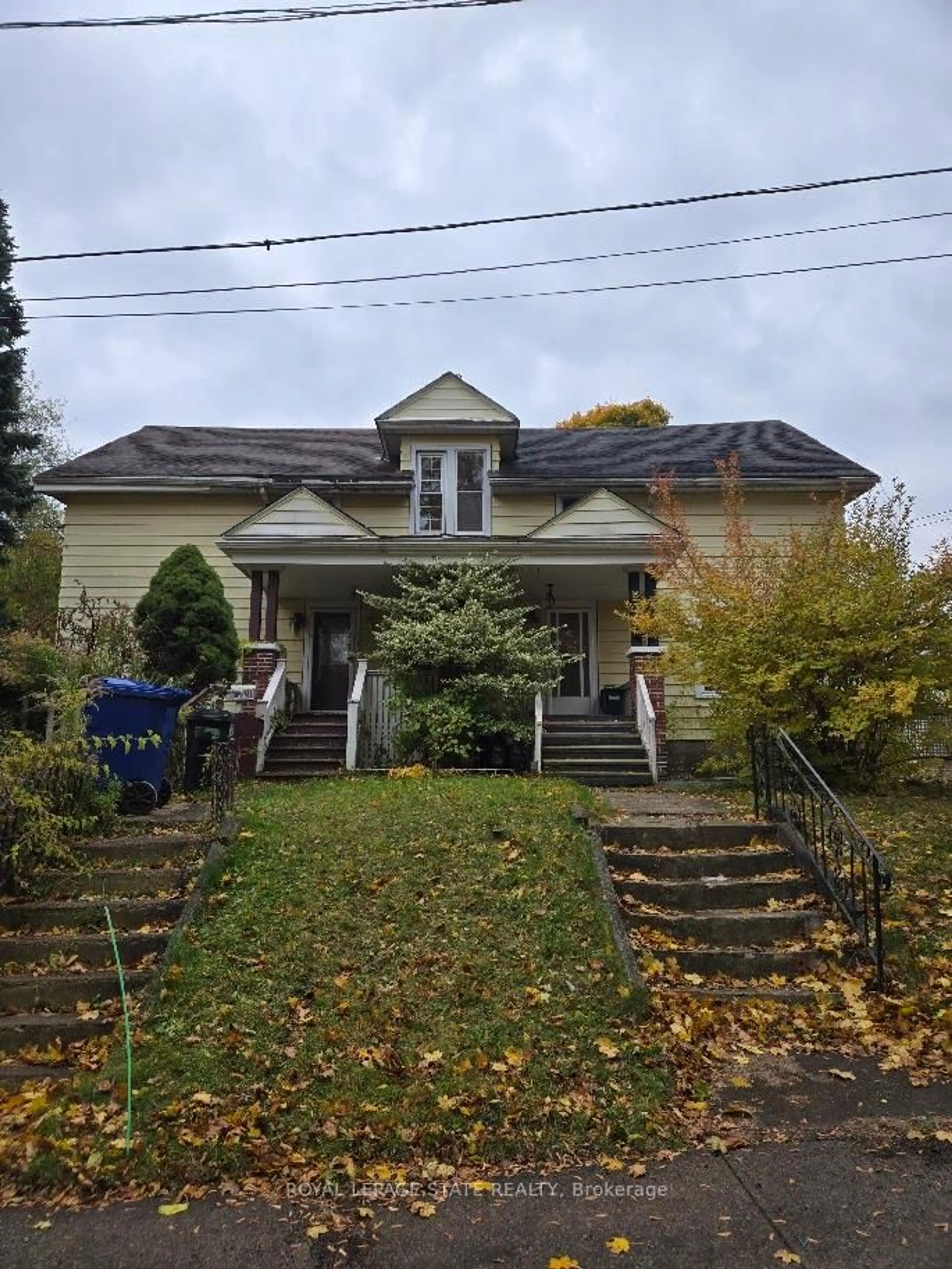 A pic from outside/outdoor area/front of a property/back of a property/a pic from drone, street for 4336 Elgin St, Niagara Falls Ontario L2E 2X8