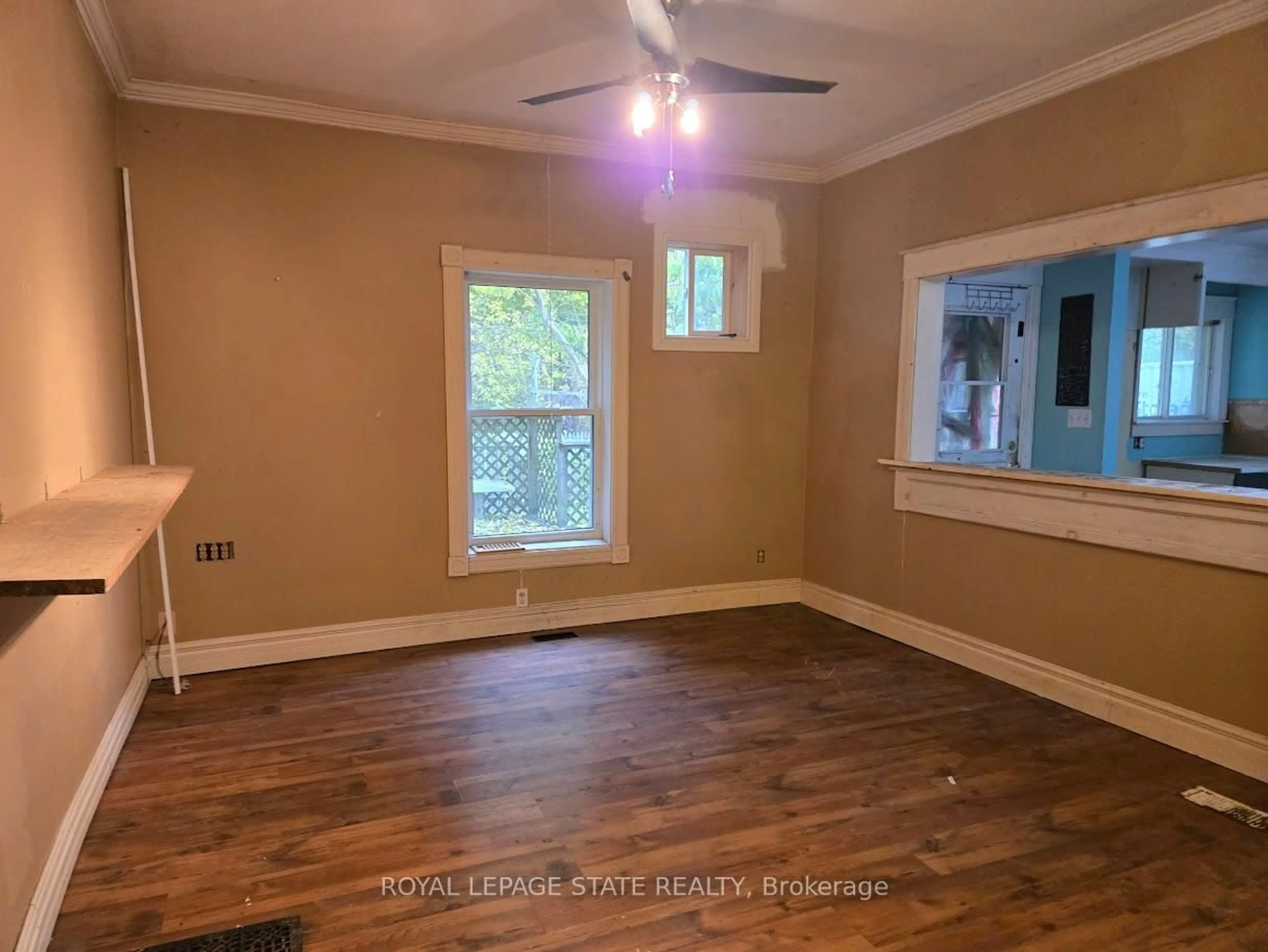 A pic of a room for 4336 Elgin St, Niagara Falls Ontario L2E 2X8