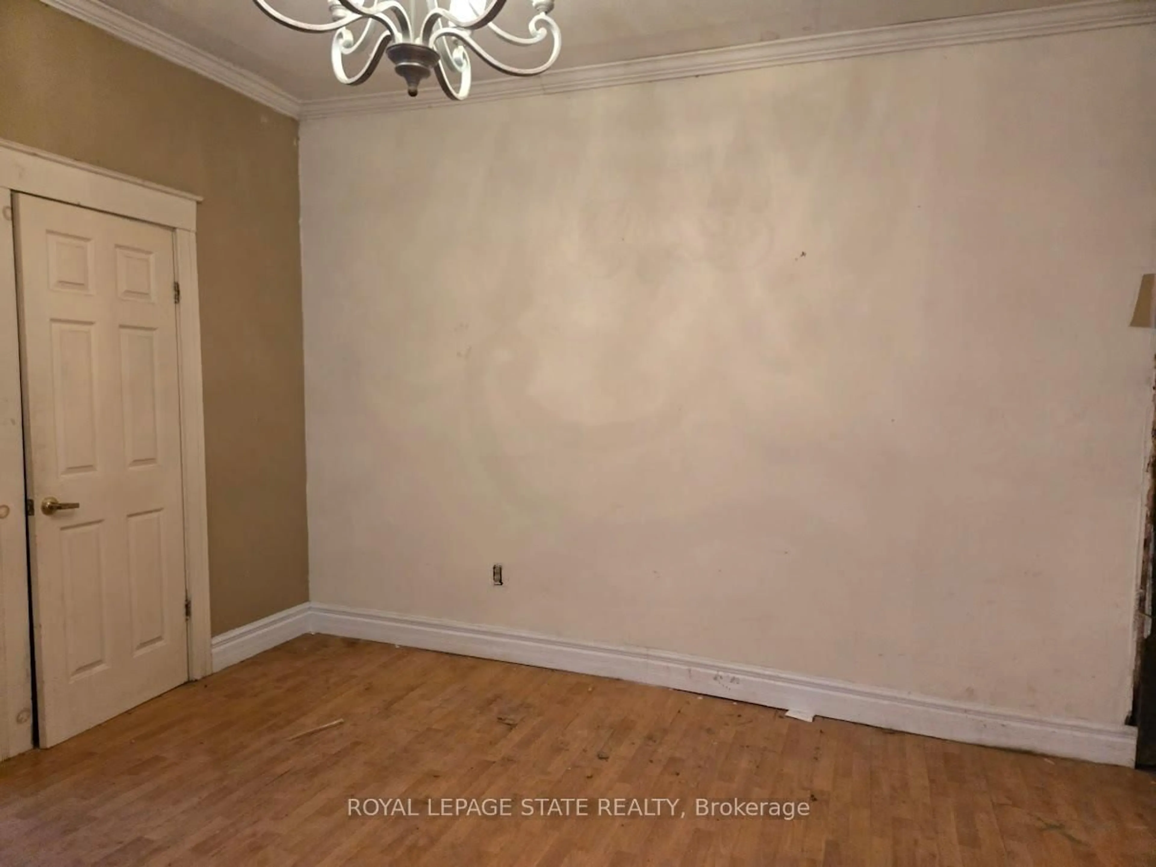 A pic of a room for 4336 Elgin St, Niagara Falls Ontario L2E 2X8