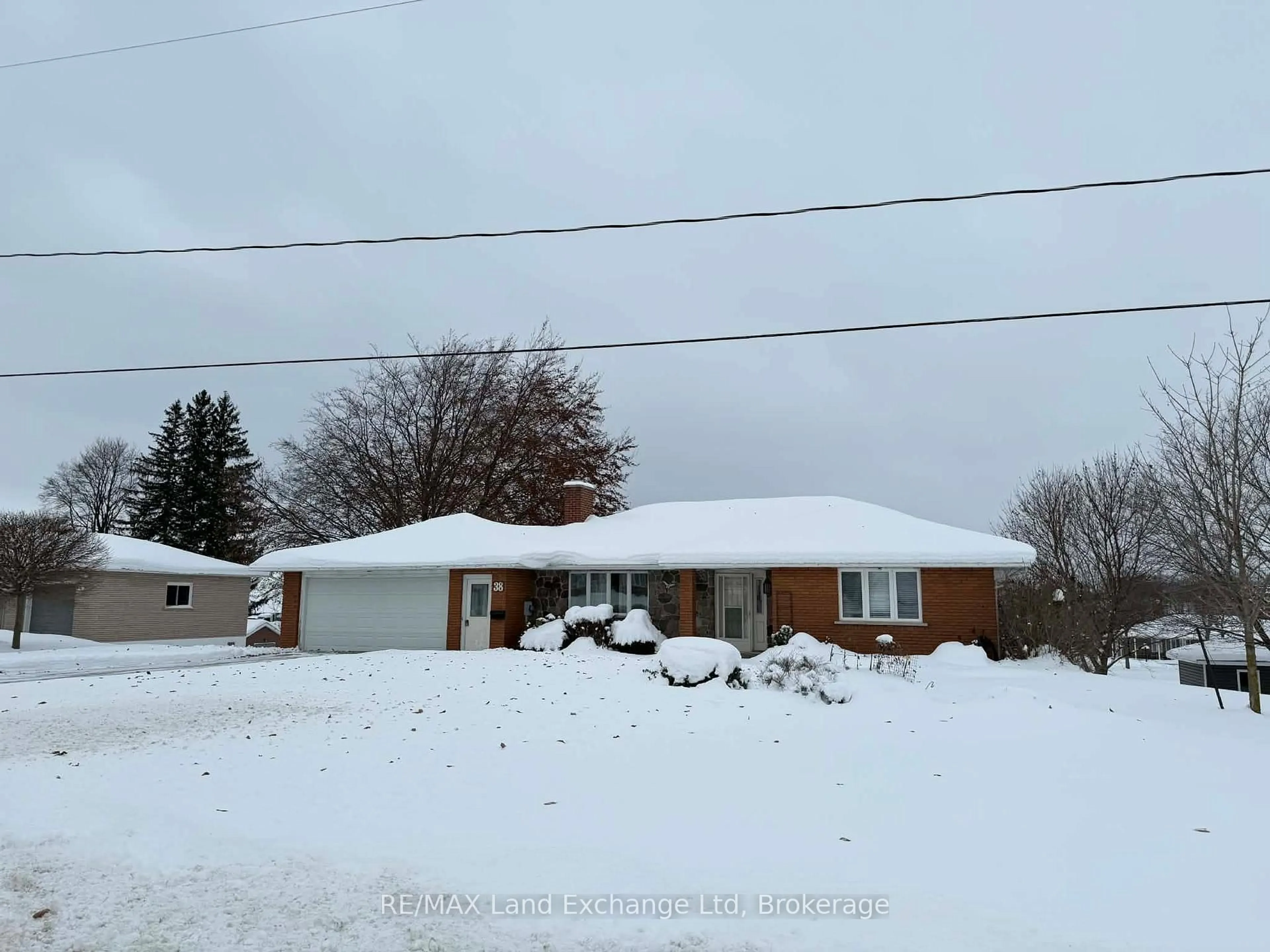 A pic from outside/outdoor area/front of a property/back of a property/a pic from drone, street for 38 Hillcrest St, South Bruce Ontario N0G 2S0