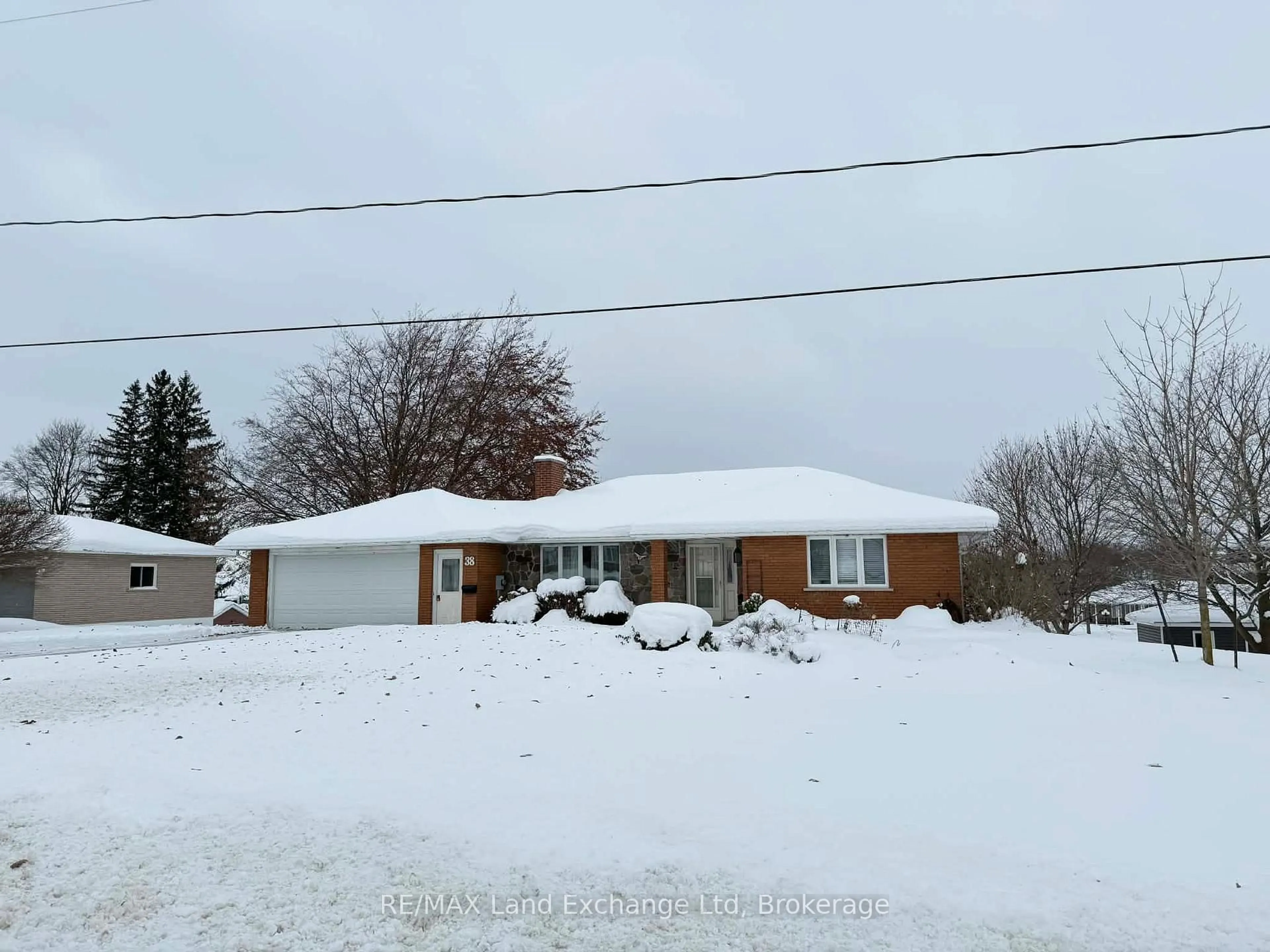A pic from outside/outdoor area/front of a property/back of a property/a pic from drone, street for 38 Hillcrest St, South Bruce Ontario N0G 2S0