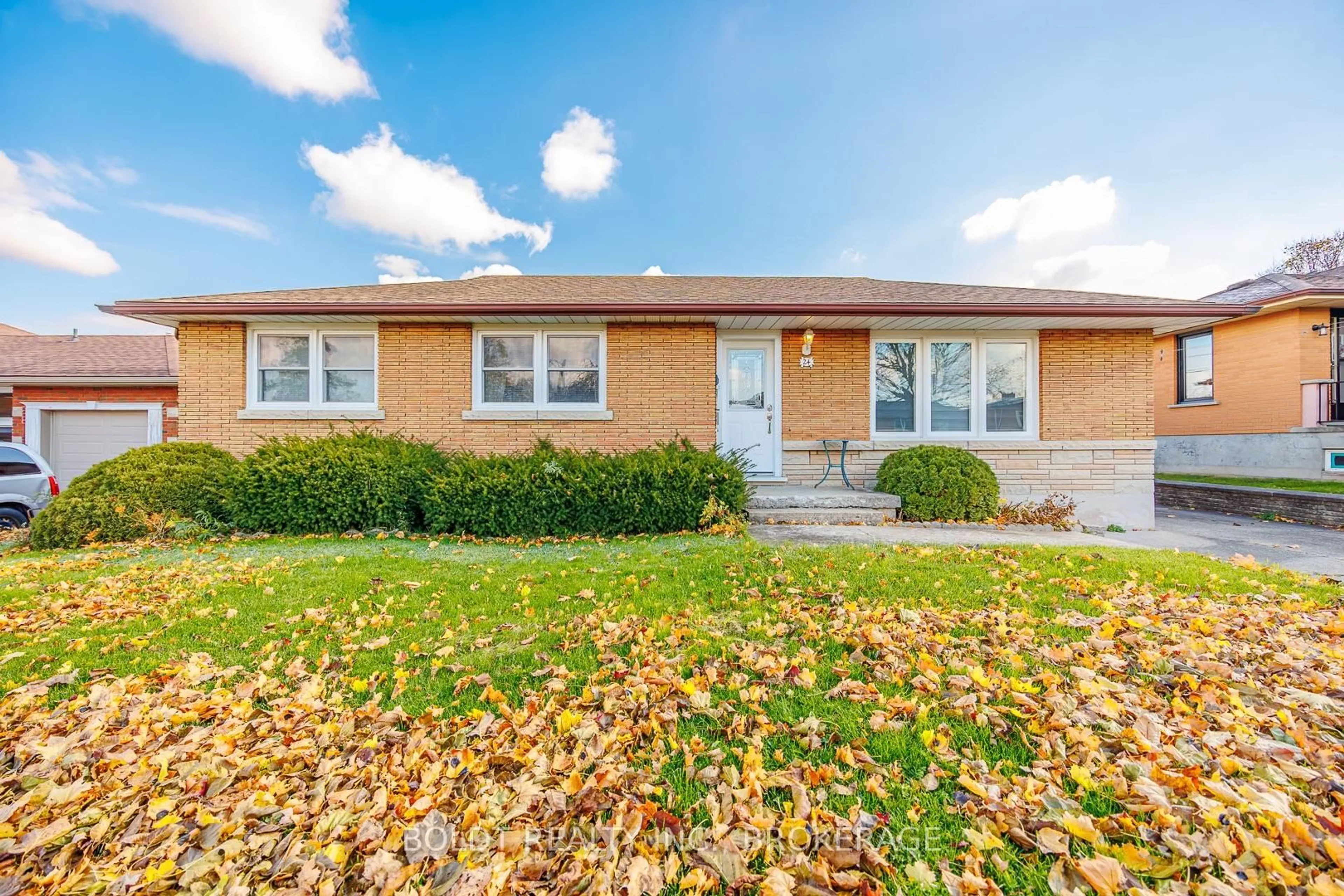 Home with brick exterior material, street for 24 Winslow Cres, Thorold Ontario L2V 3S1
