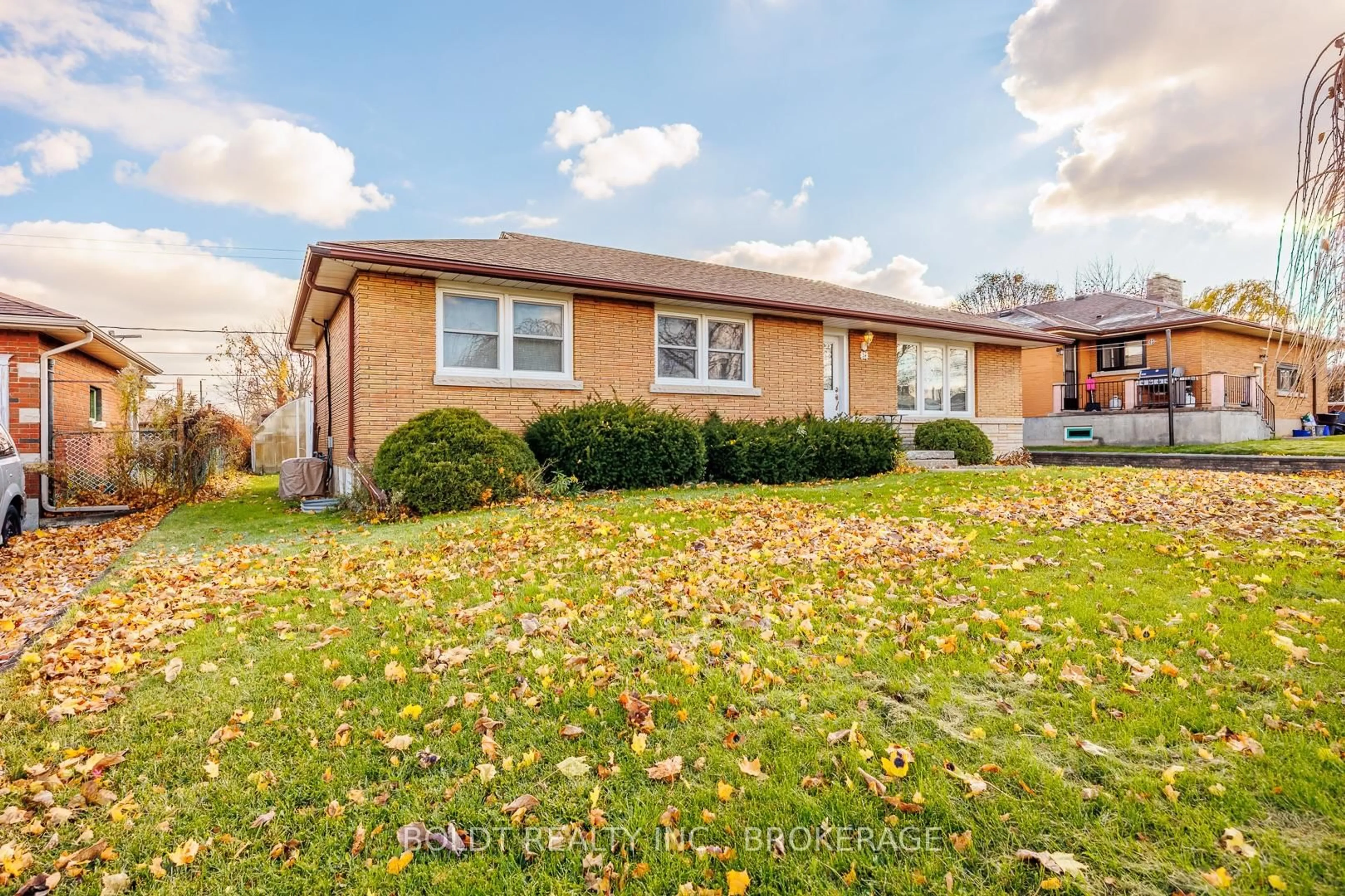 Home with brick exterior material, street for 24 Winslow Cres, Thorold Ontario L2V 3S1