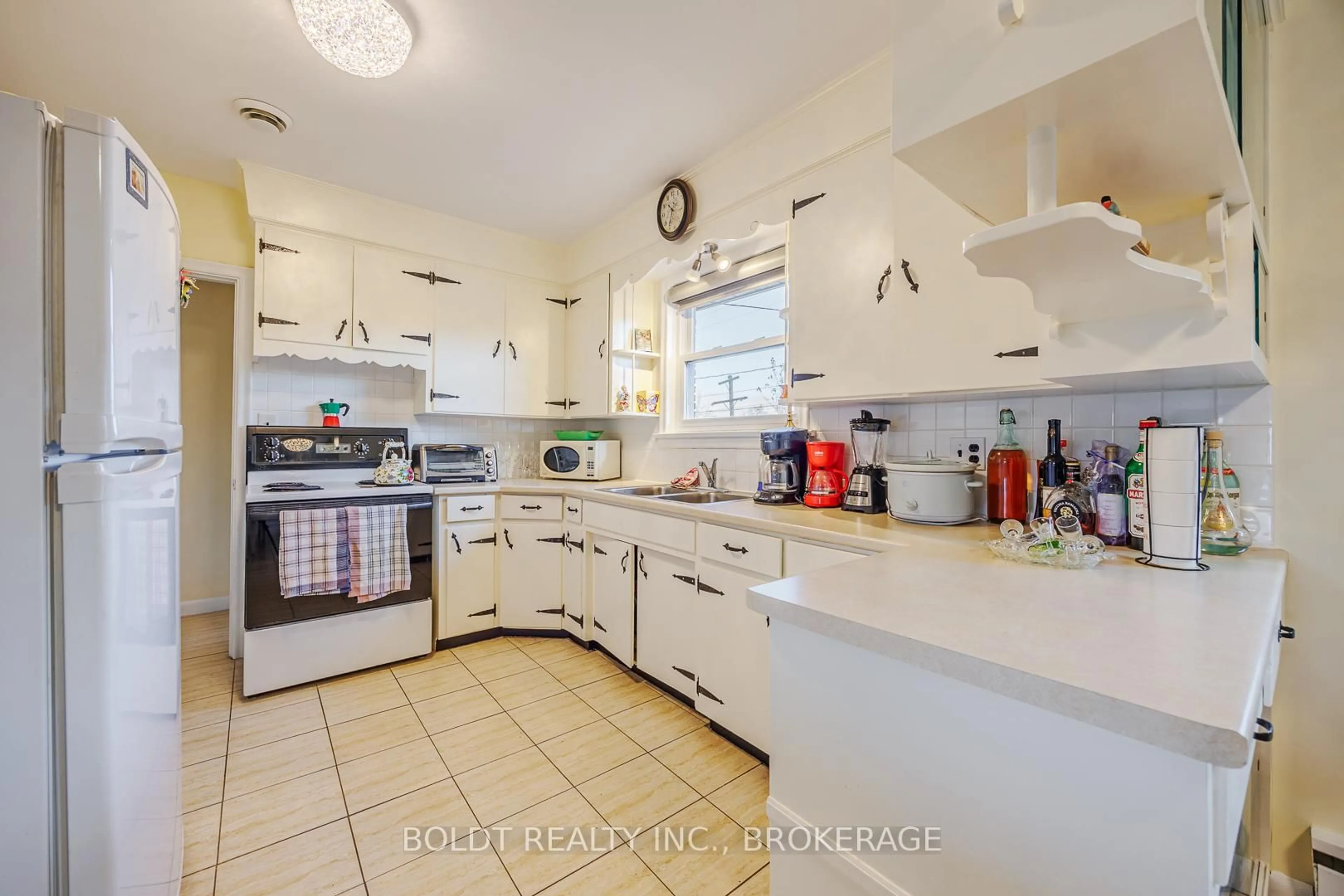 Unknown for 24 Winslow Cres, Thorold Ontario L2V 3S1