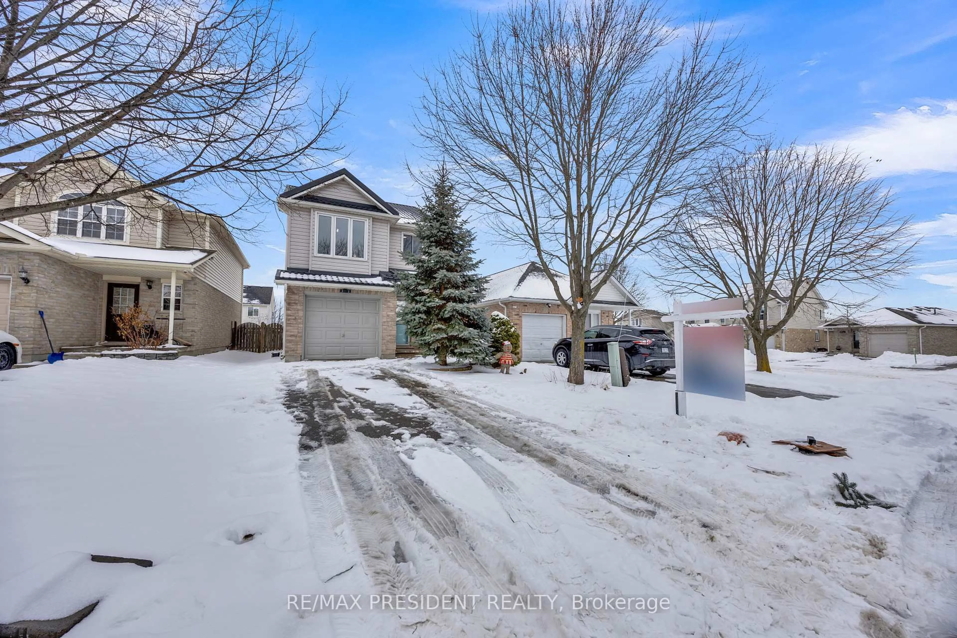 A pic from outside/outdoor area/front of a property/back of a property/a pic from drone, street for 1843 Bloom Cres, London North Ontario N5X 4N2