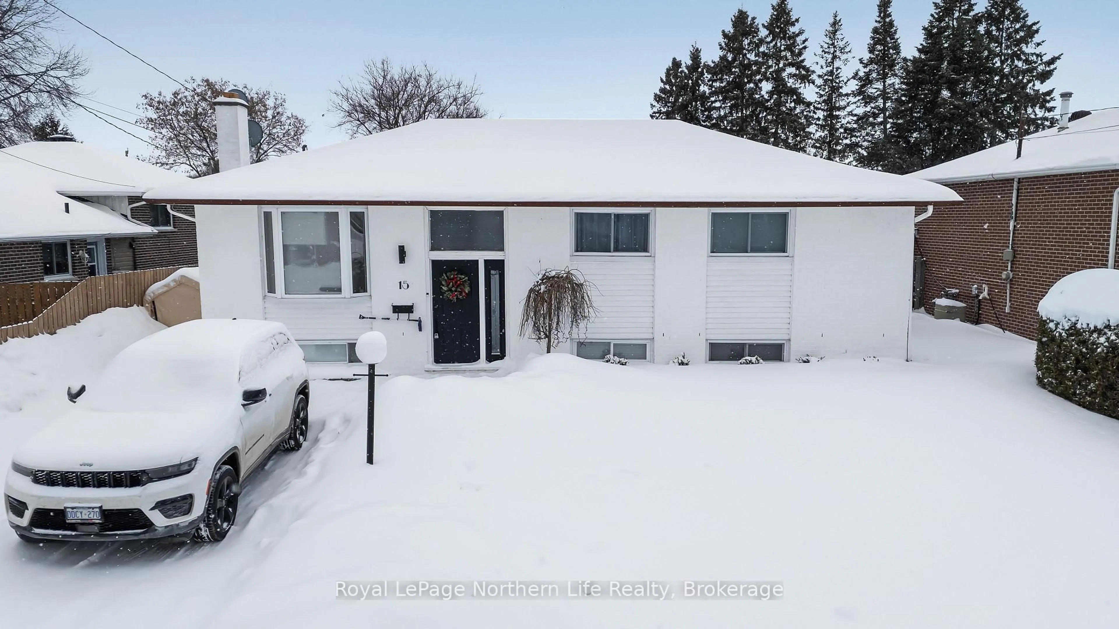 A pic from outside/outdoor area/front of a property/back of a property/a pic from drone, street for 15 Tweedsmuir Dr, North Bay Ontario P1A 2V3
