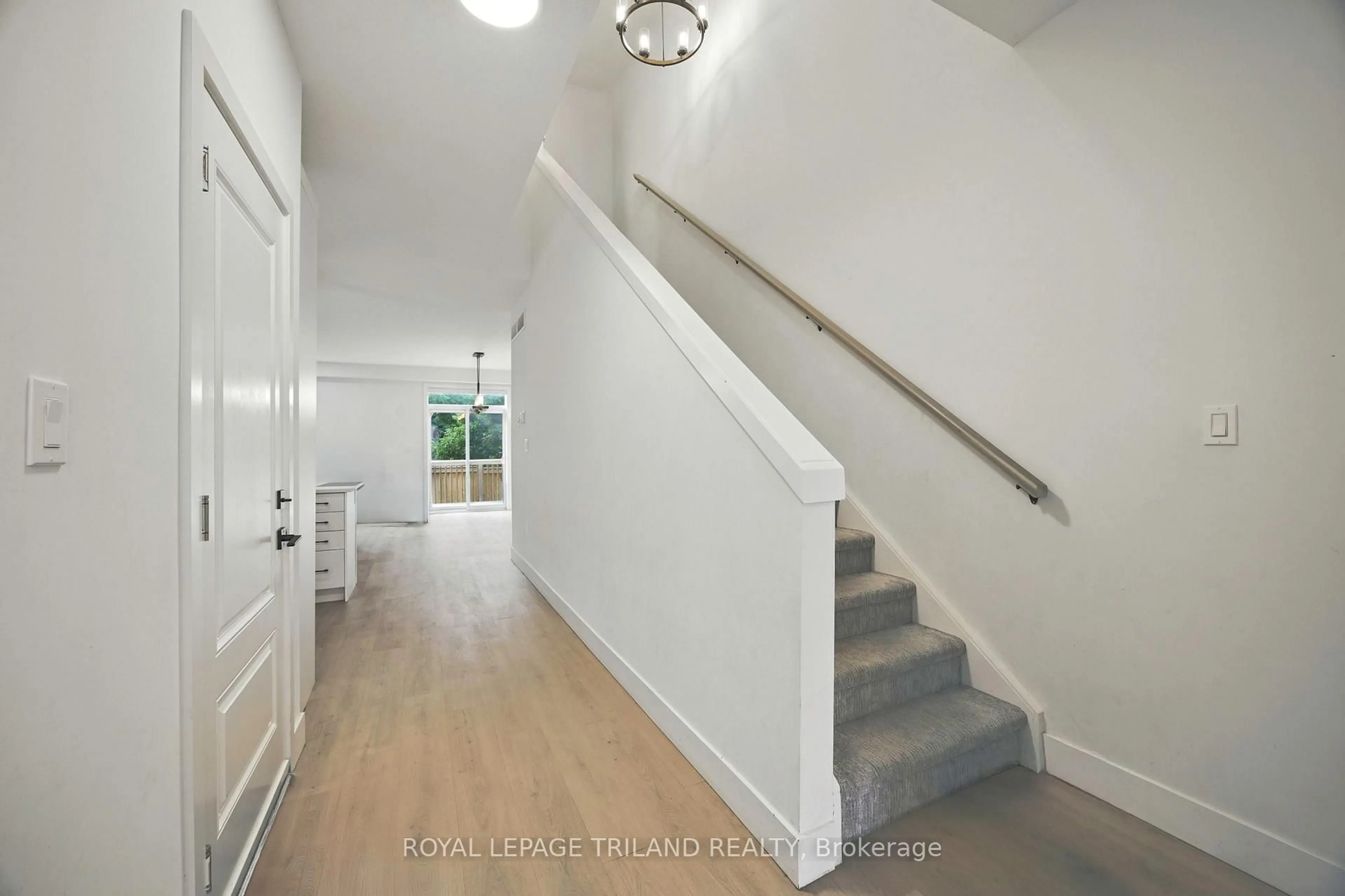 Unknown for 1870 ALDERSBROOK Gate #28, London North Ontario N6G 3X4