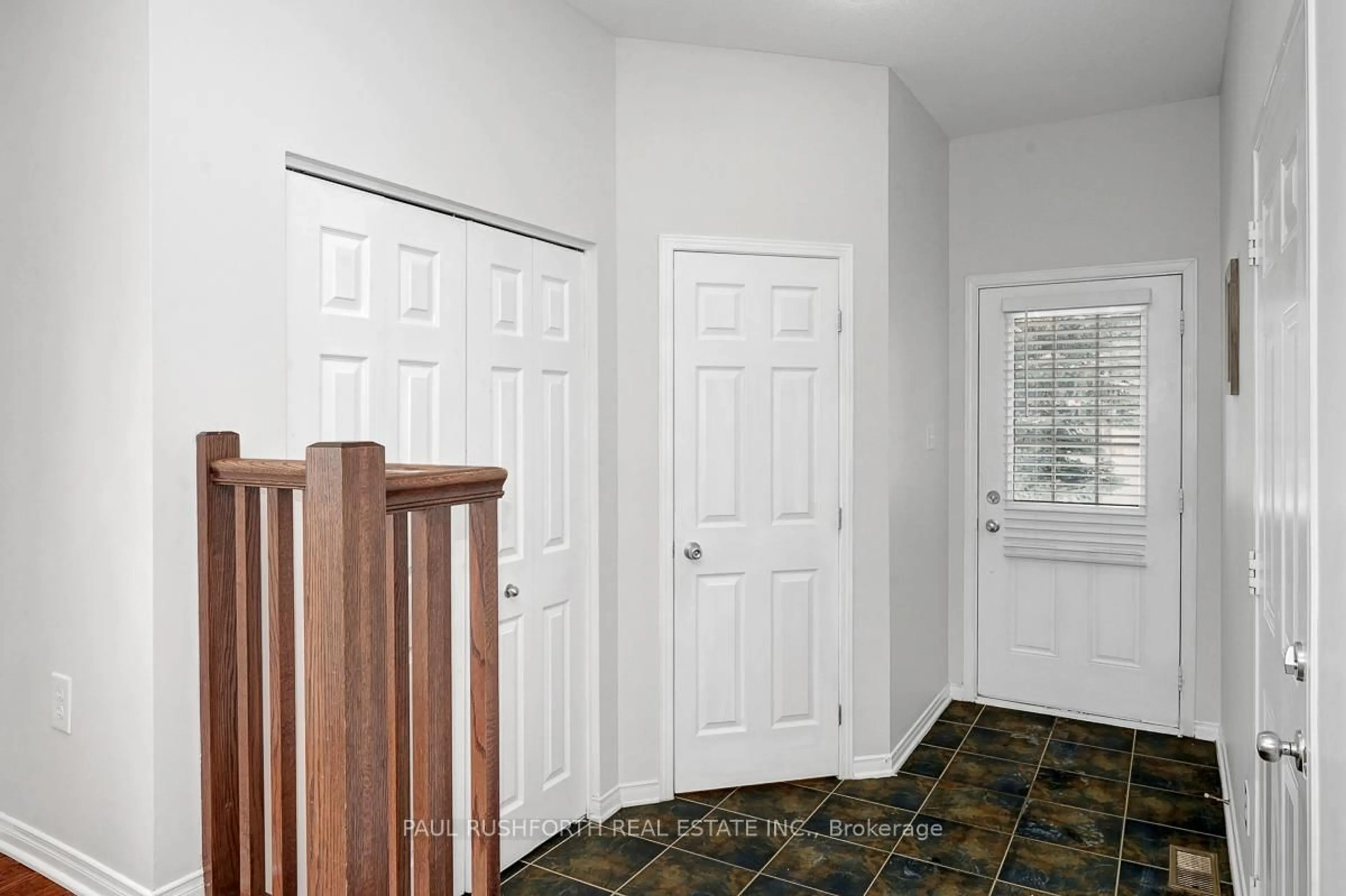 Indoor entryway for 201 Opus St, Ottawa Ontario K2S 0J2