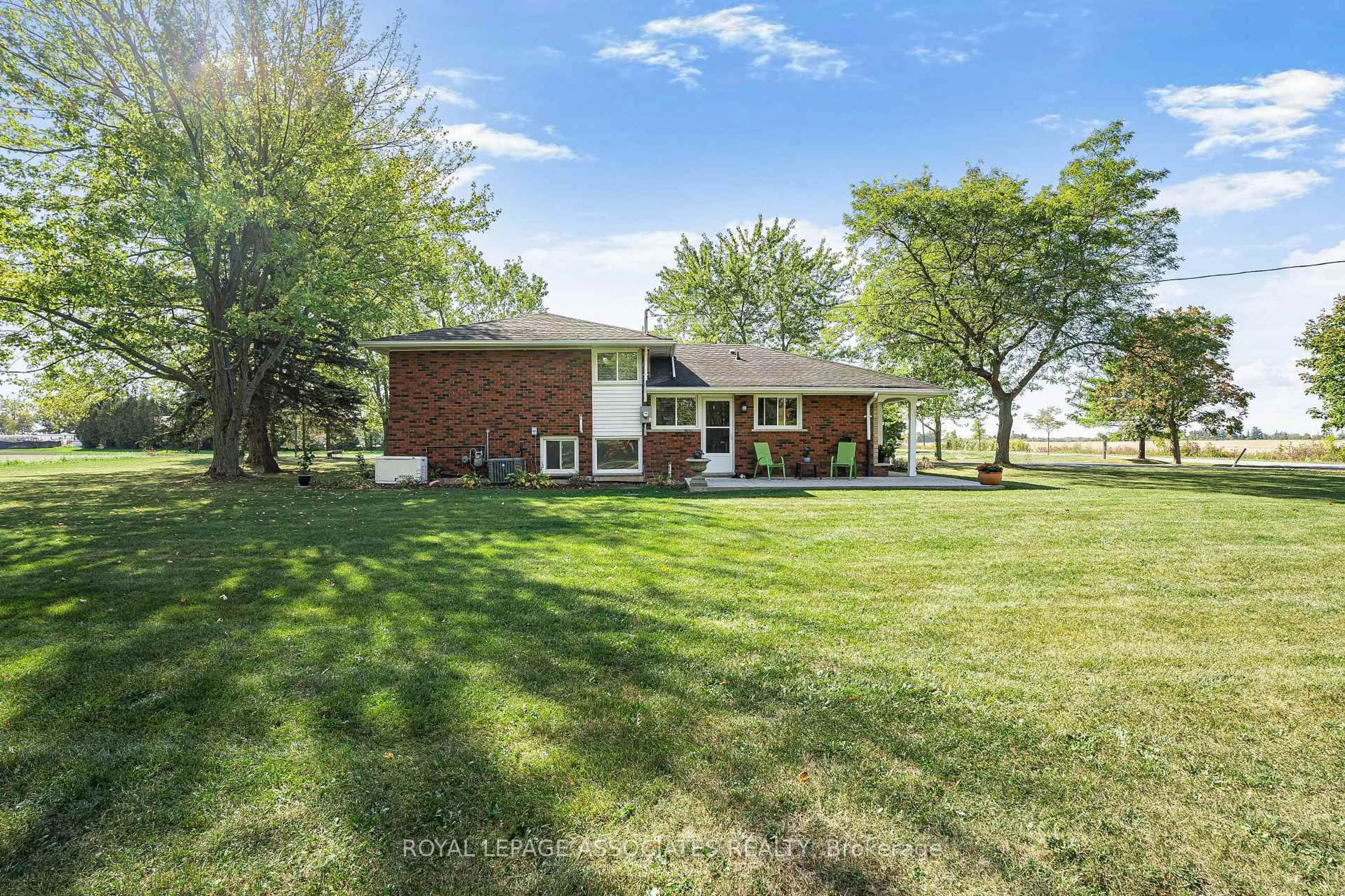 A pic from outside/outdoor area/front of a property/back of a property/a pic from drone, water/lake/river/ocean view for 2371 Hendershot Rd, Hamilton Ontario L0R 1C0