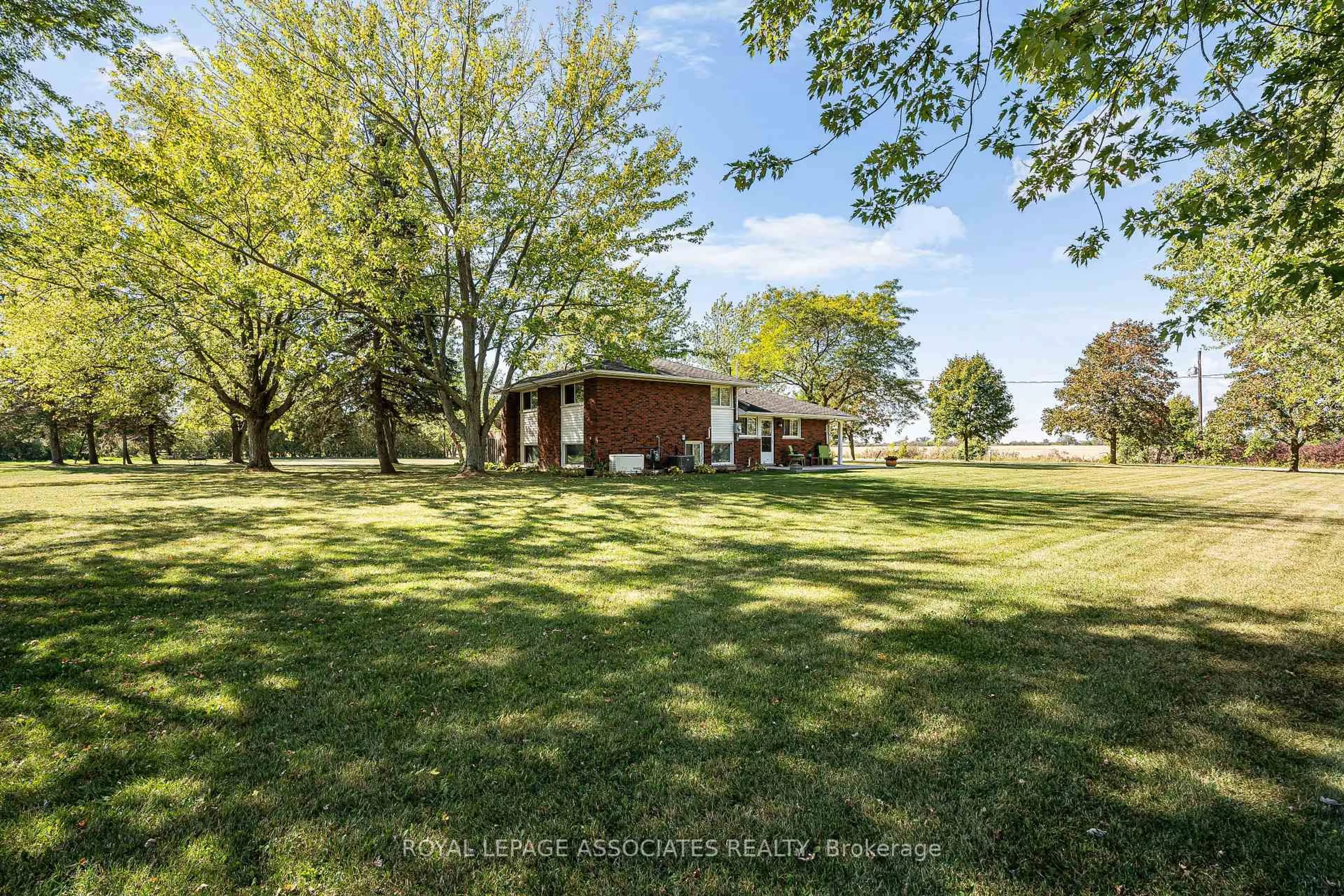 A pic from outside/outdoor area/front of a property/back of a property/a pic from drone, water/lake/river/ocean view for 2371 Hendershot Rd, Hamilton Ontario L0R 1C0