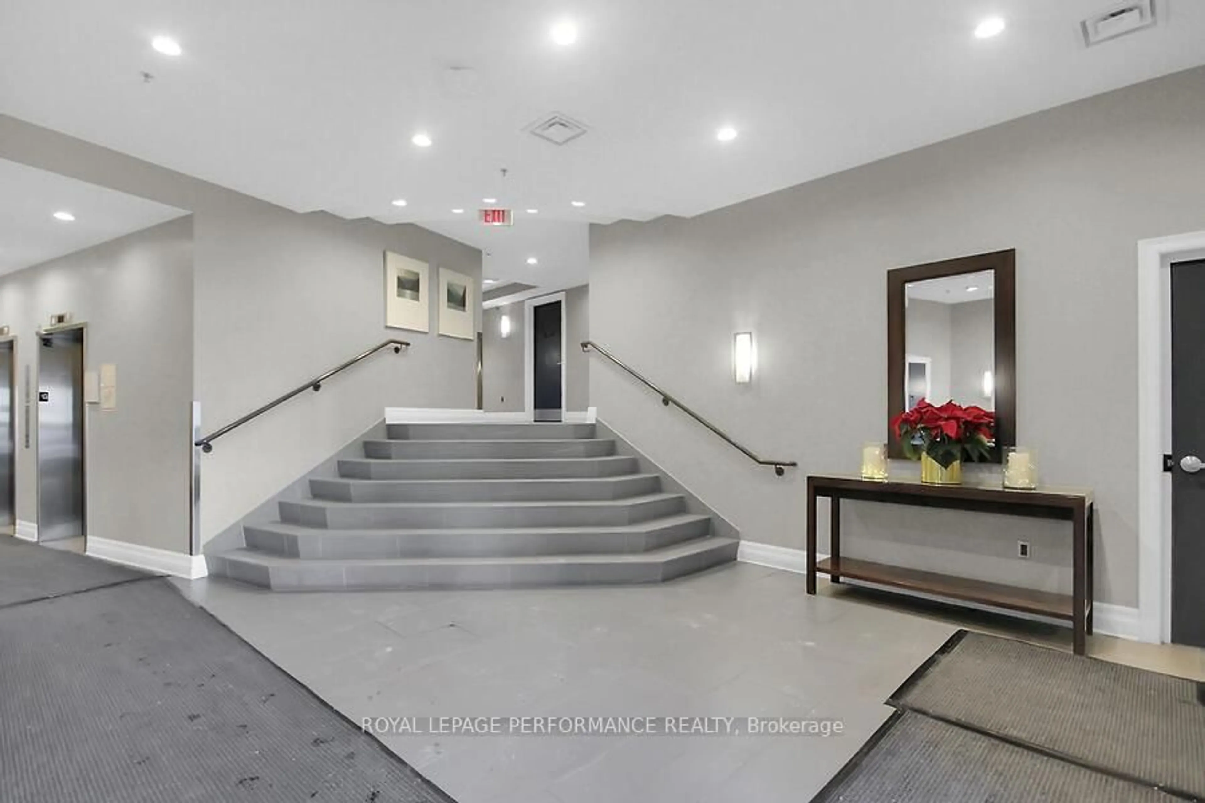 Indoor foyer for 420 Berkley Ave #409, Ottawa Ontario K2A 4H5