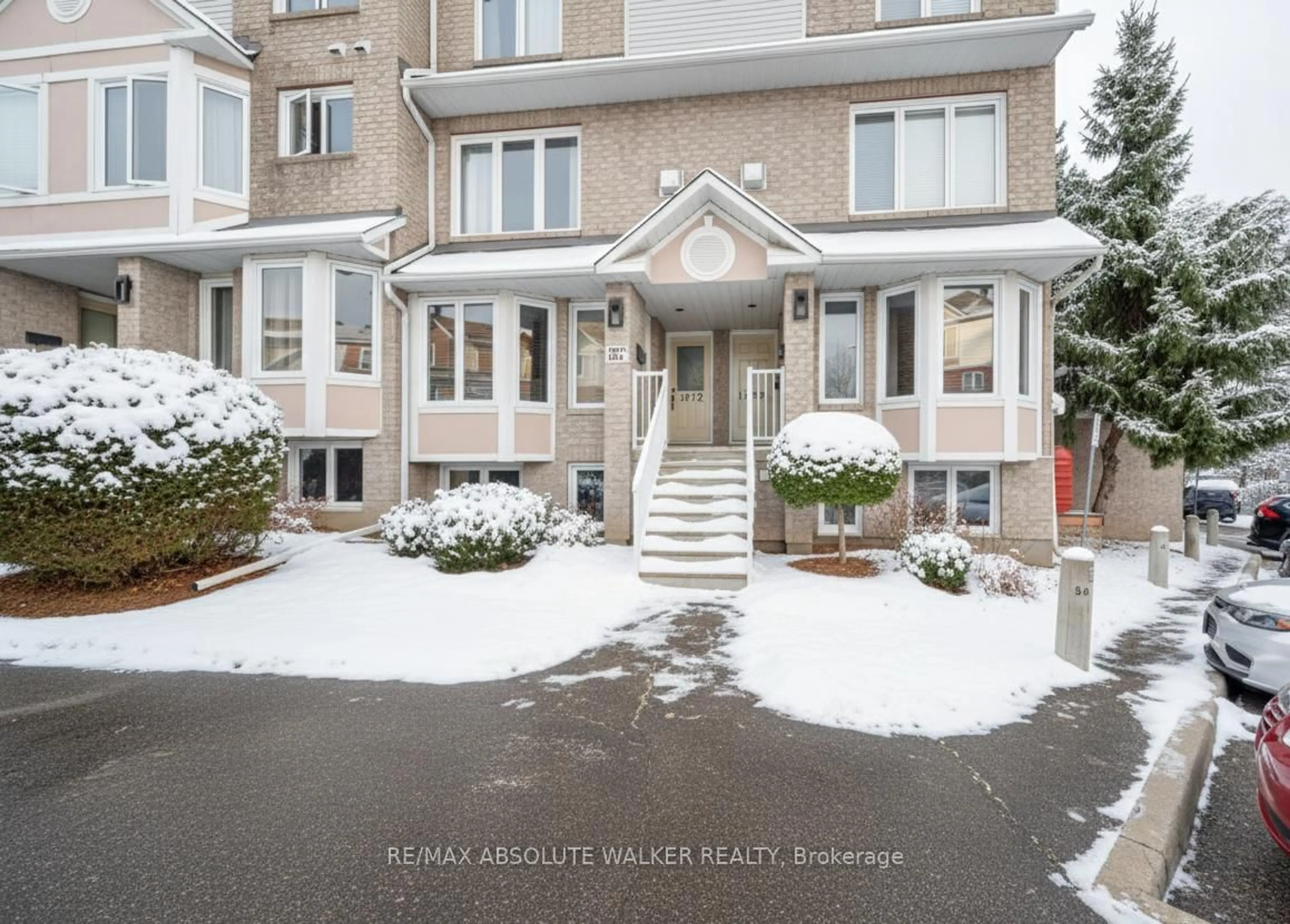 Indoor entryway for 1673 Locksley Lane, Ottawa Ontario K1J 1B6