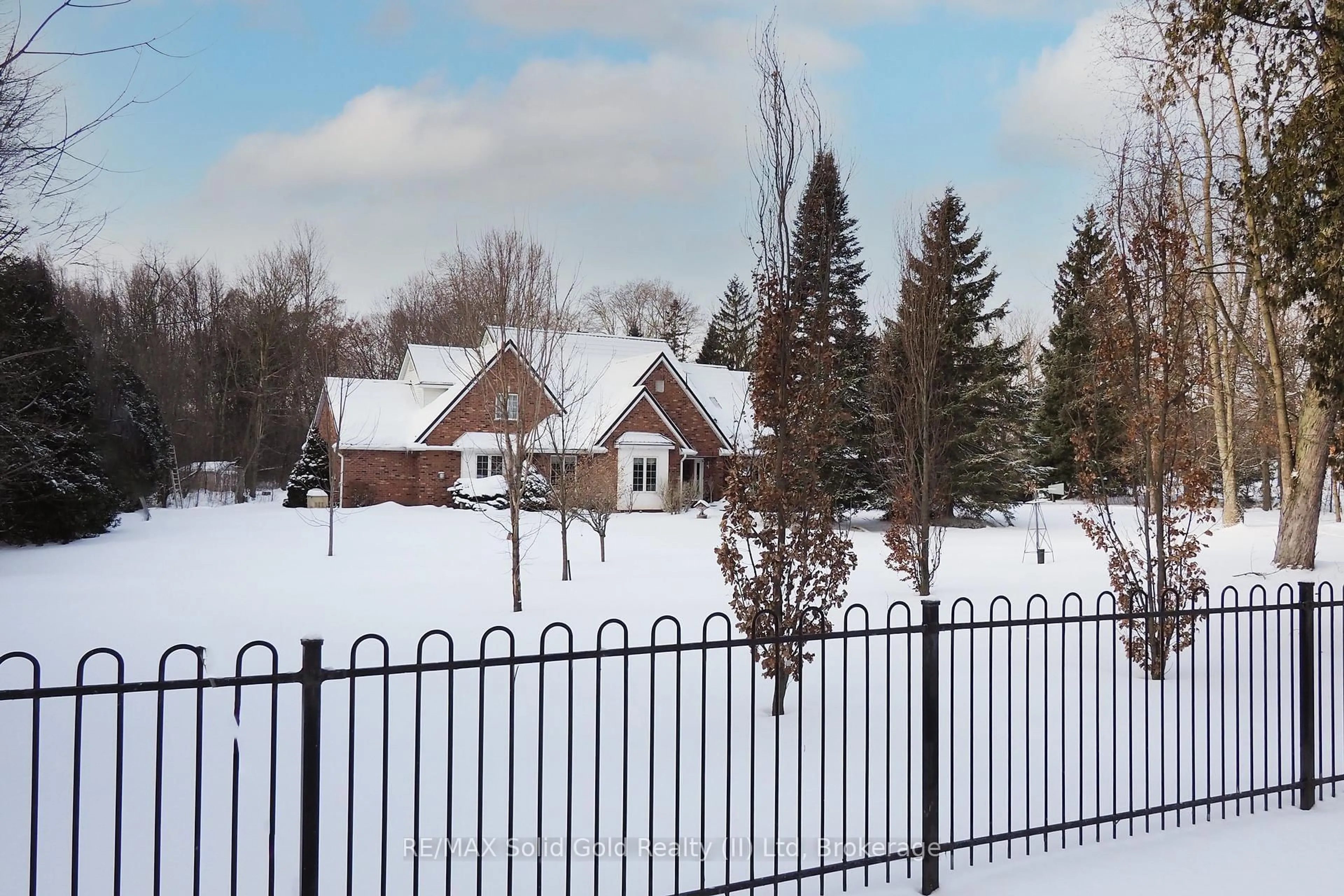 A pic from outside/outdoor area/front of a property/back of a property/a pic from drone, unknown for 5146 Township 1 Rd, Guelph/Eramosa Ontario N1H 6J4