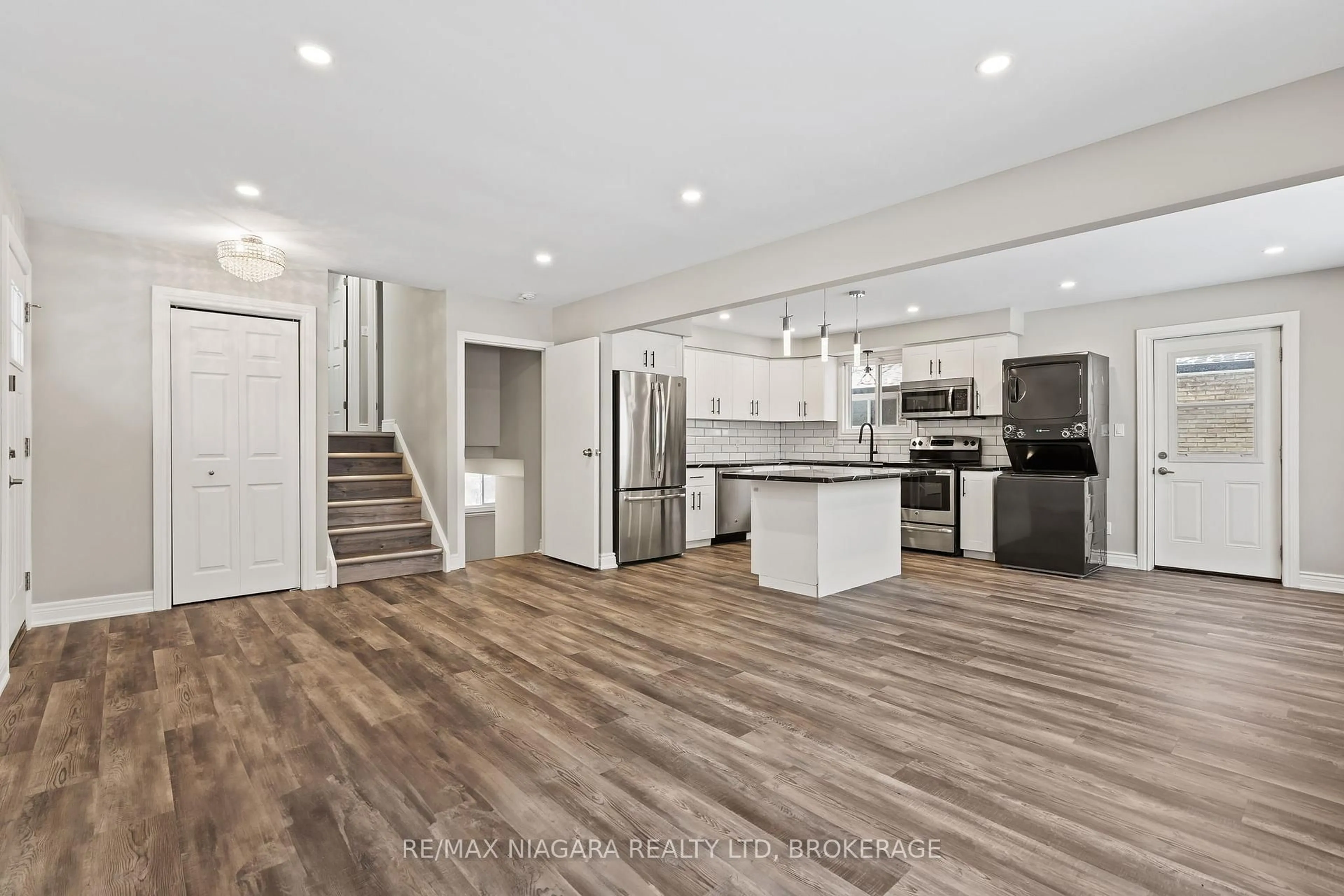 Open concept kitchen, unknown for 26 Colonial St, Welland Ontario L3C 5W5