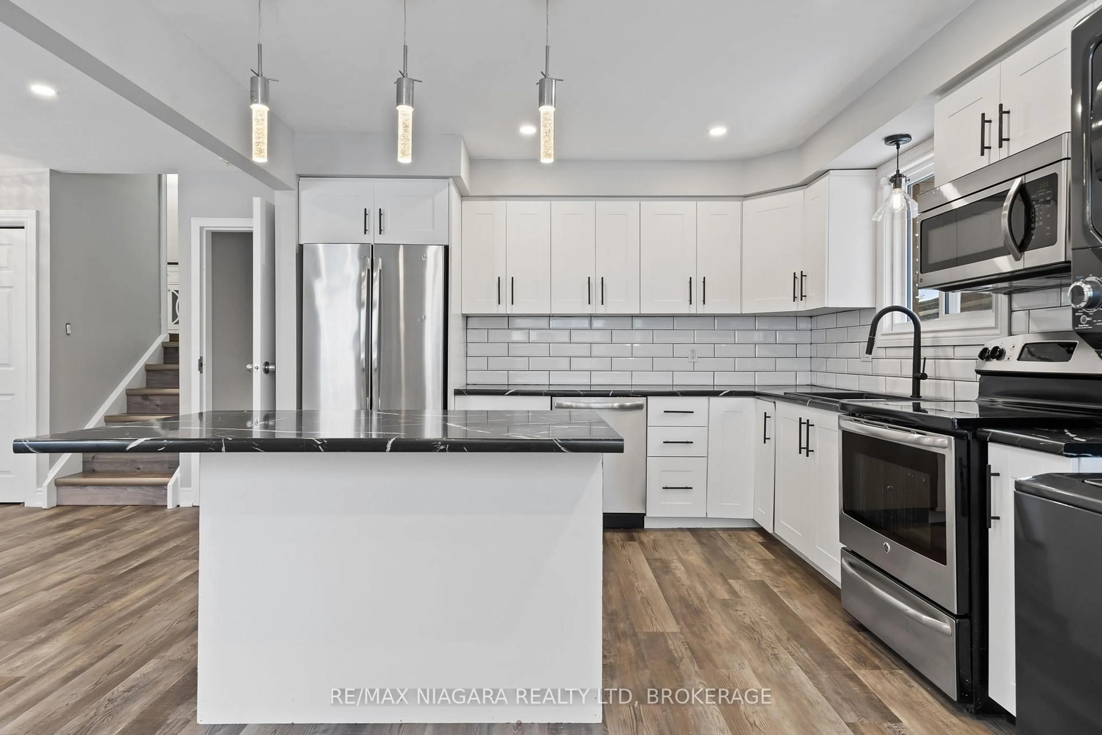 Open concept kitchen, ceramic/tile floor for 26 Colonial St, Welland Ontario L3C 5W5