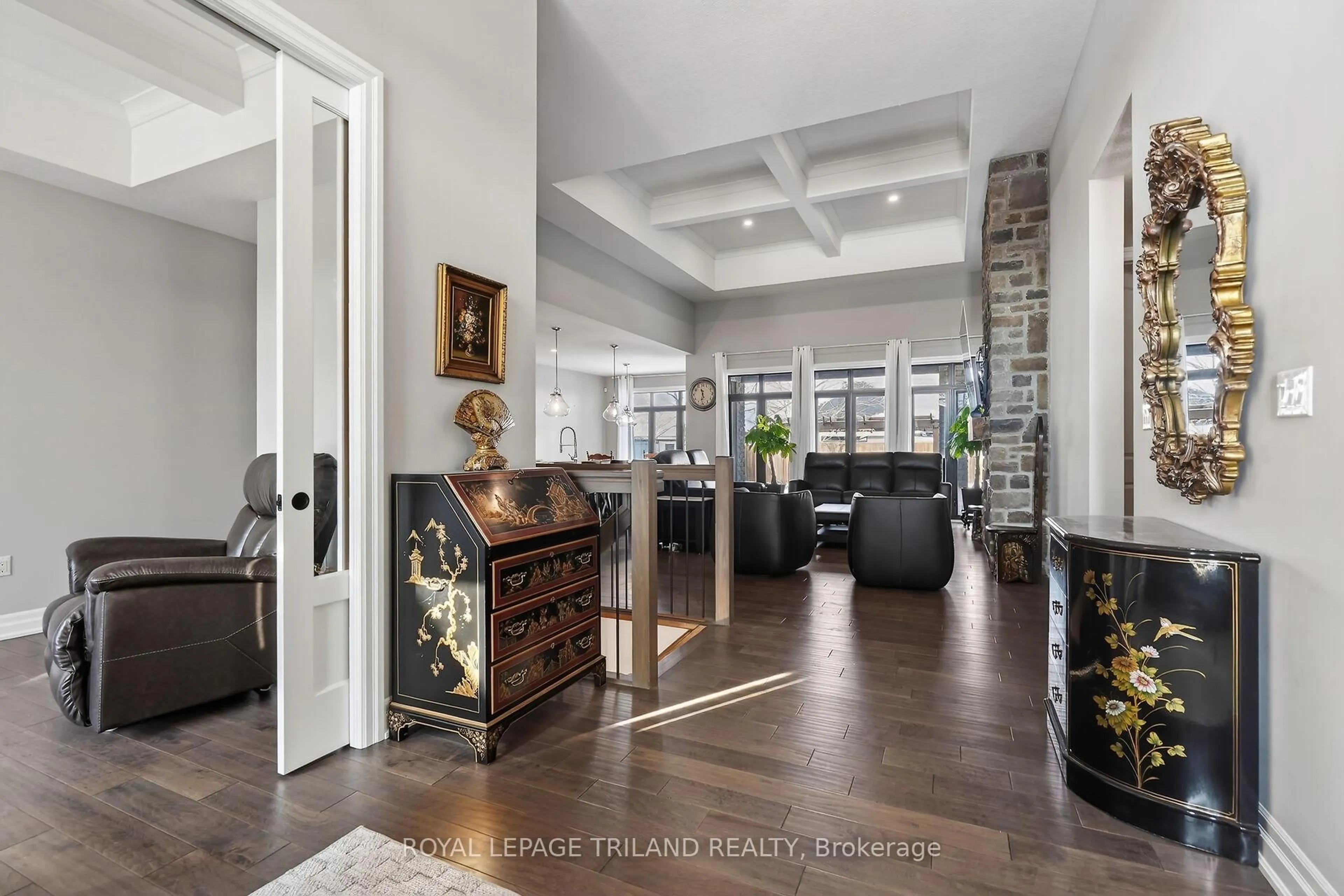 Indoor entryway for 9861 GLENDON Dr #218, Middlesex Centre Ontario N0L 1R0