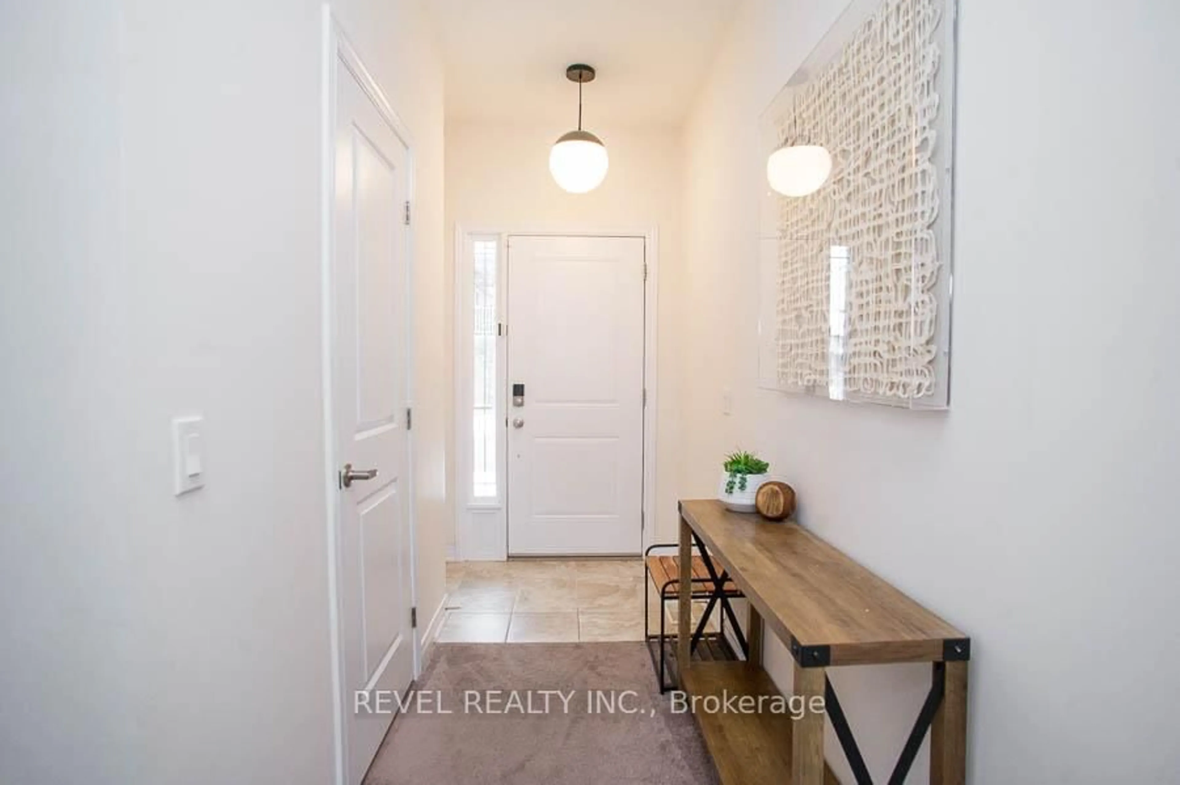 Indoor entryway for 77 Diana Ave #49, Brantford Ontario N3T 0R6