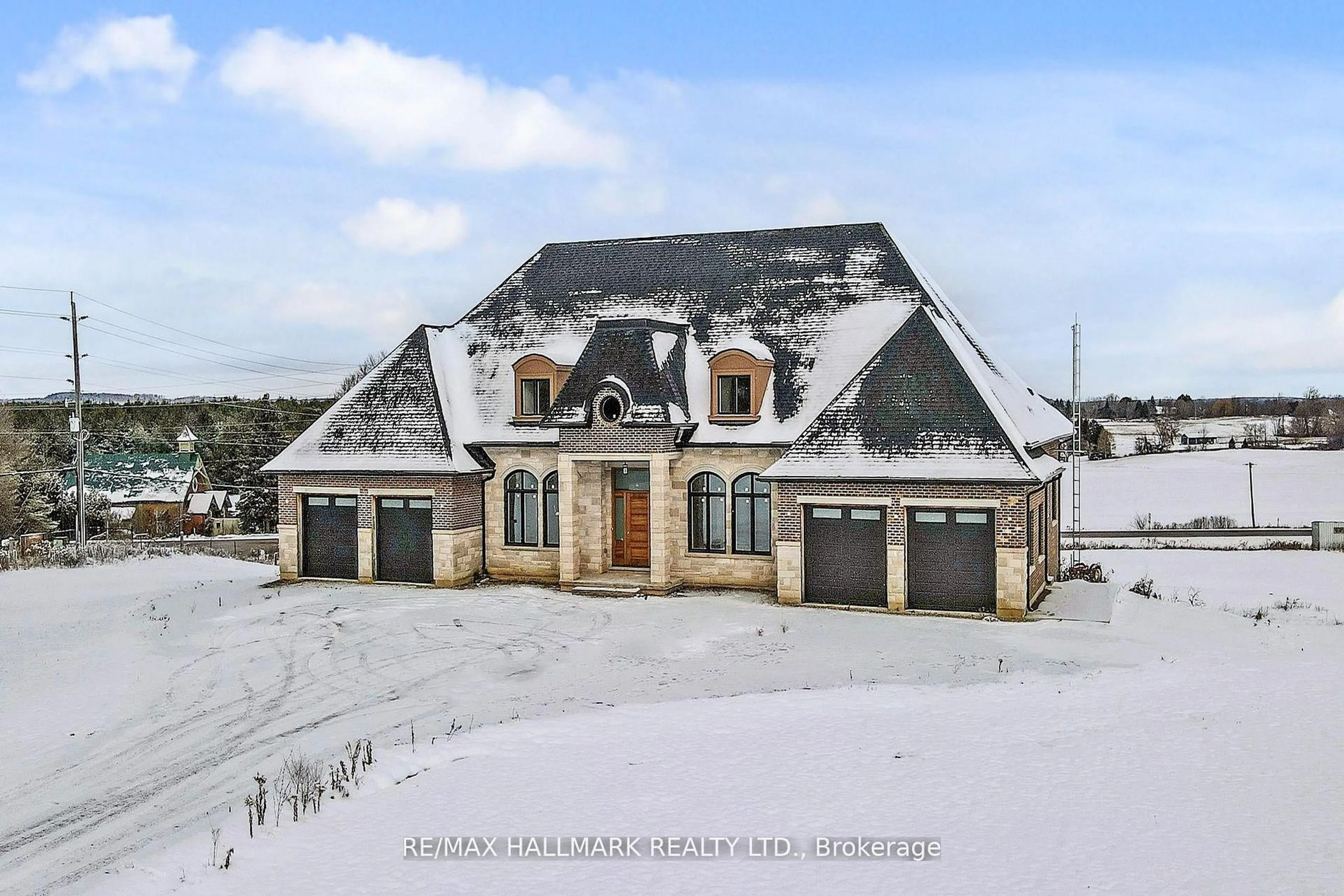 A pic from outside/outdoor area/front of a property/back of a property/a pic from drone, street for 753281 2nd Line Concession, Mono Ontario L9W 2Z1