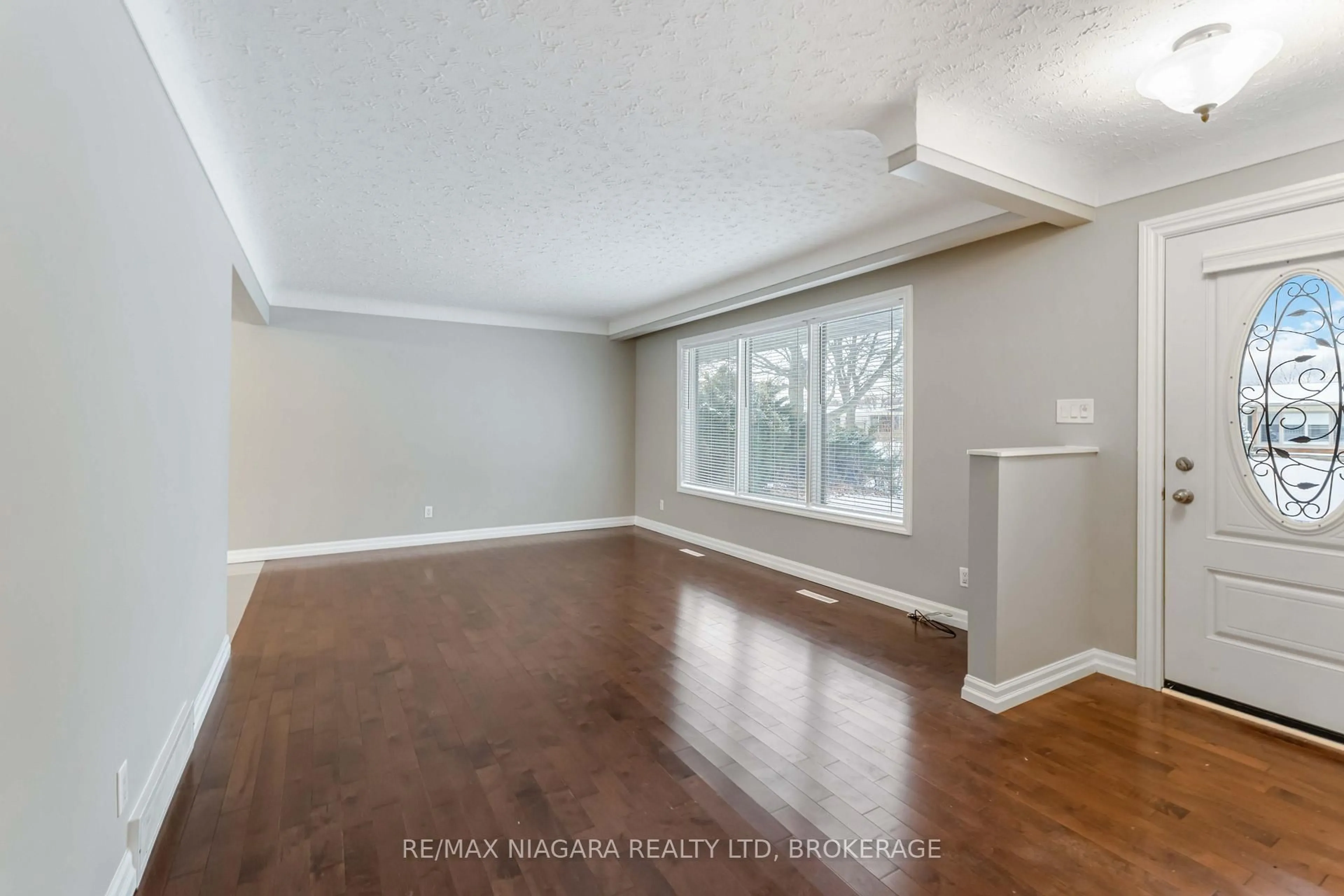 A pic of a room for 64 Woodelm Dr, St. Catharines Ontario L2M 4N3