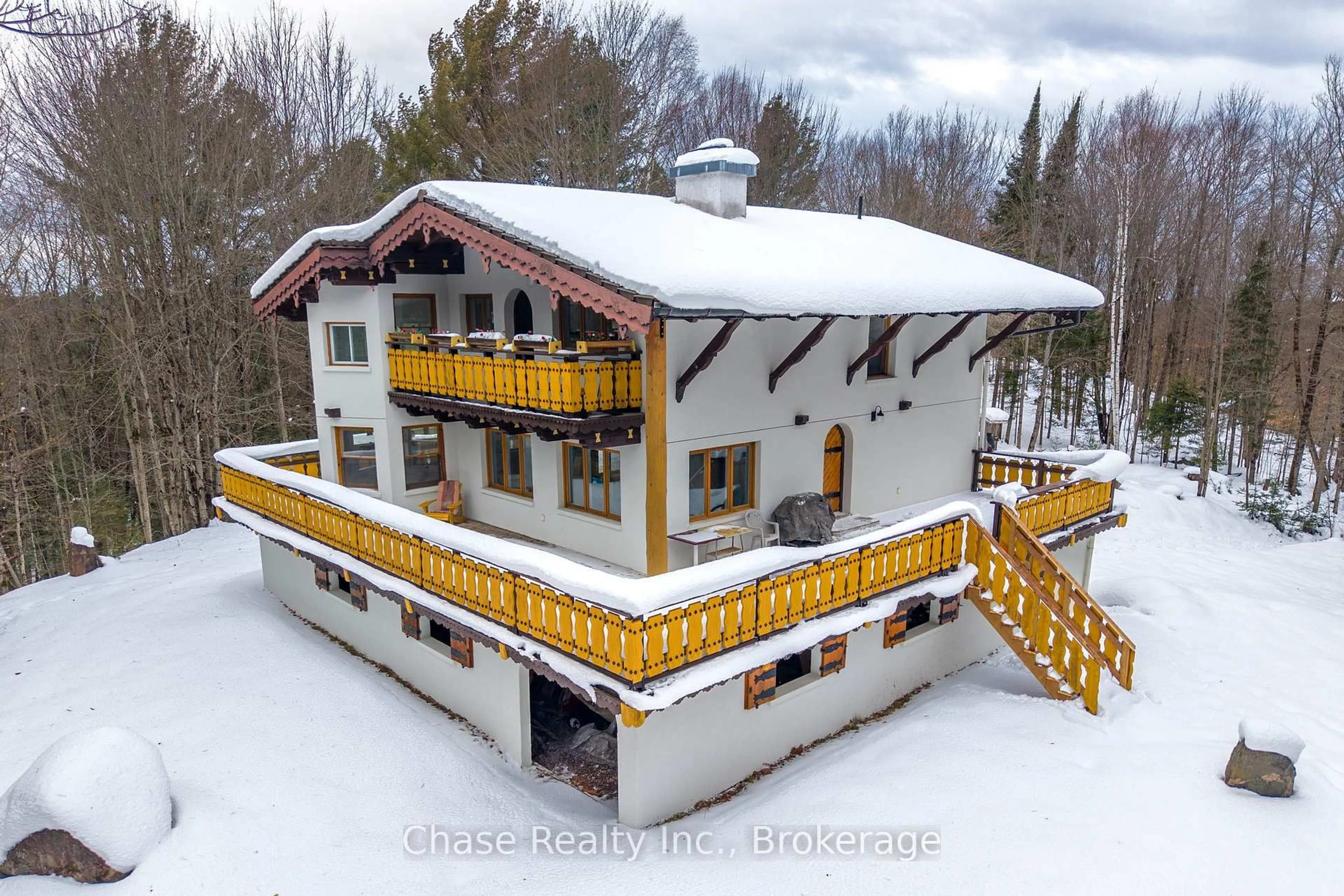 A pic from outside/outdoor area/front of a property/back of a property/a pic from drone, building for 878 DEER LAKE RD Rd, Huntsville Ontario P0B 1L0