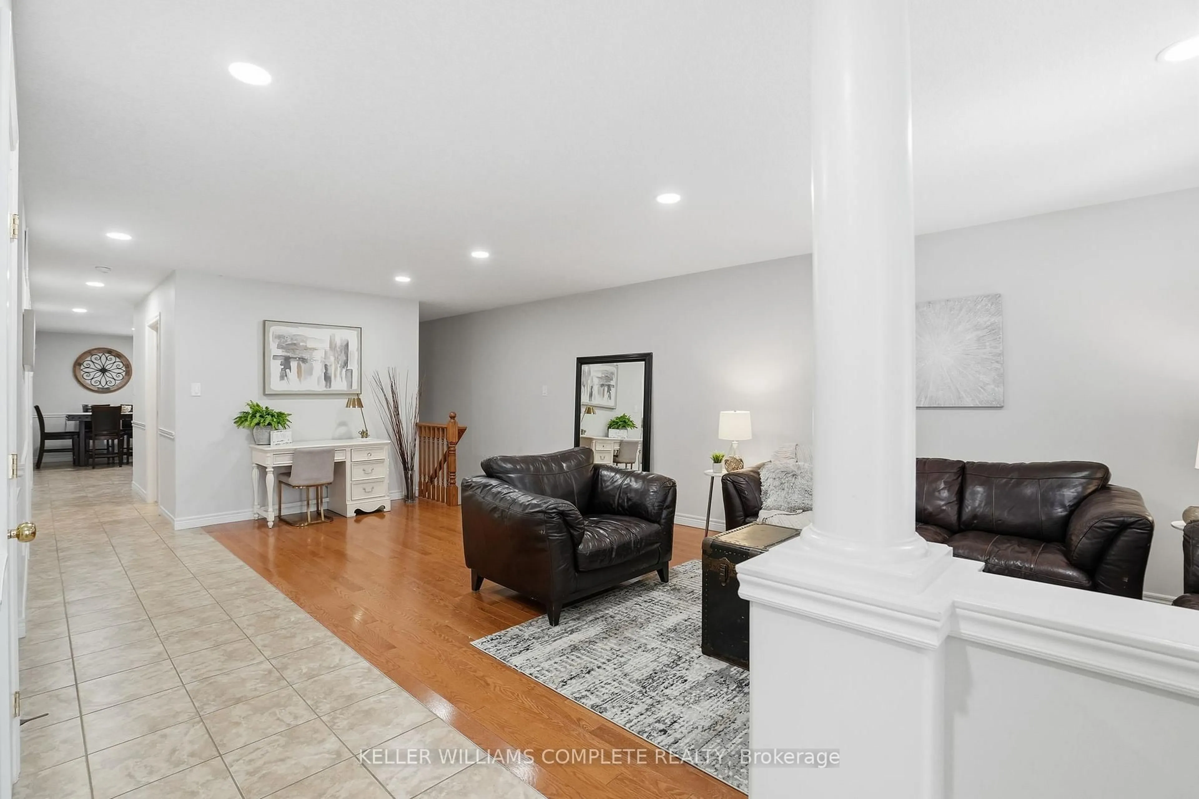 Living room with furniture, unknown for 144 Sumner Cres, Grimsby Ontario L3M 0B4