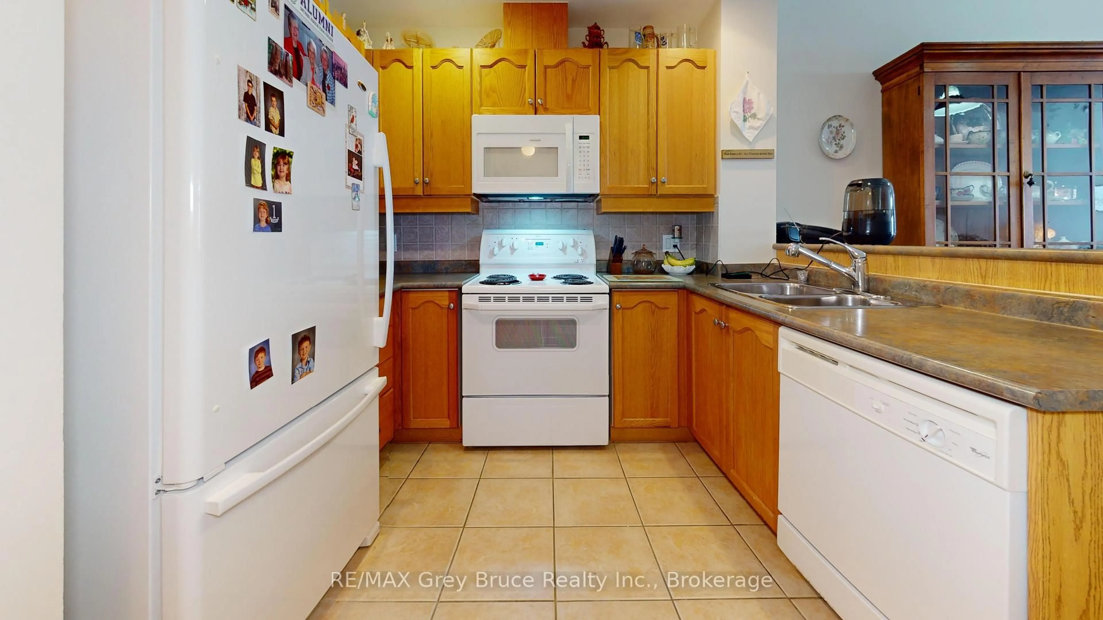 Standard kitchen, ceramic/tile floor for 34 Bayfield St #308, Meaford Ontario N4L 1Y2