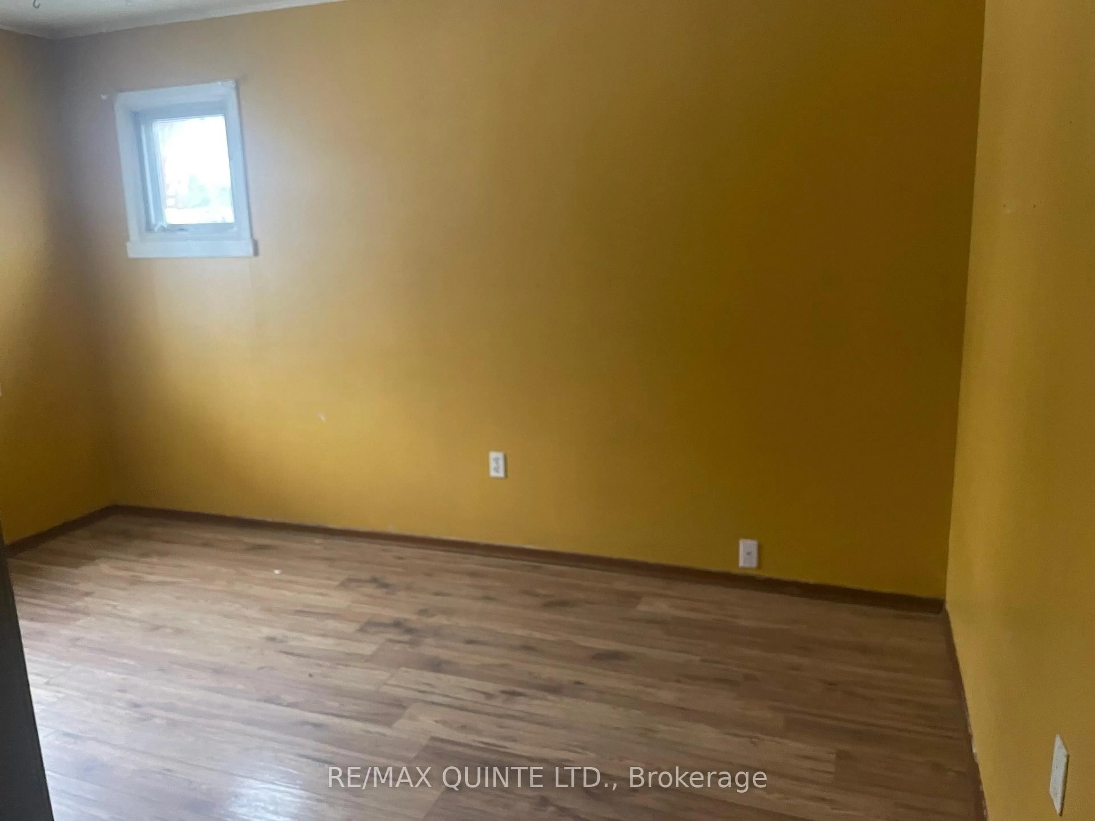 A pic of a room for 55 Connaught Ave, London East Ontario N5Y 3A4