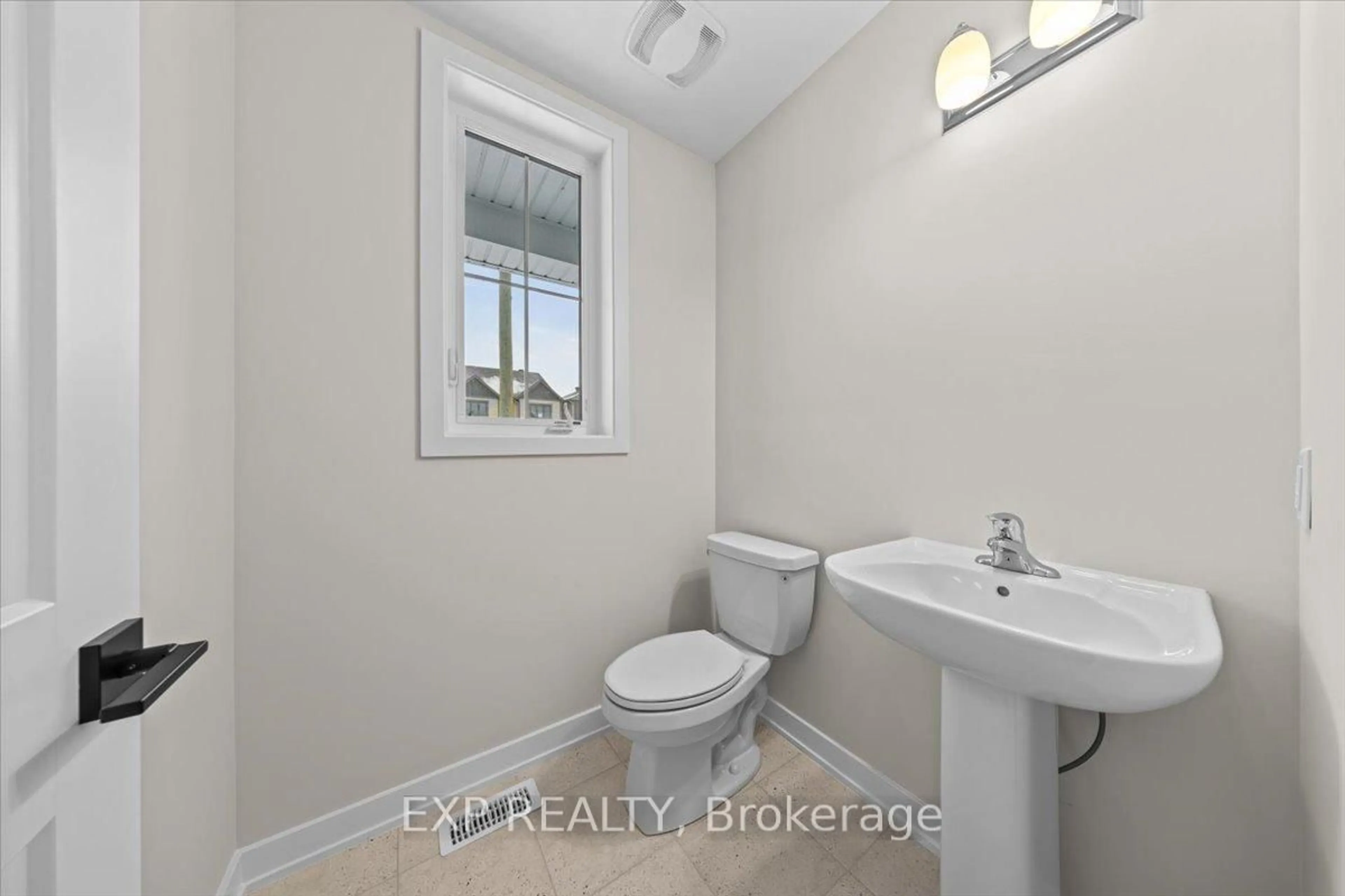 Standard bathroom, ceramic/tile floor for 6354 Ottawa St, Richmond Ontario K0A 2Z0