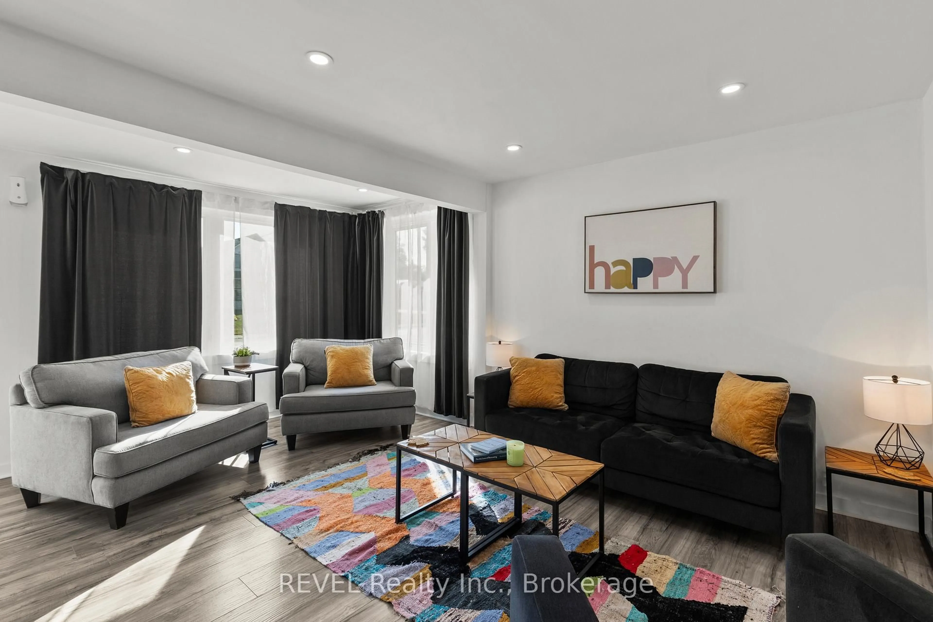 Living room with furniture, unknown for 313 Ridgeway Rd, Fort Erie Ontario L0S 1B0