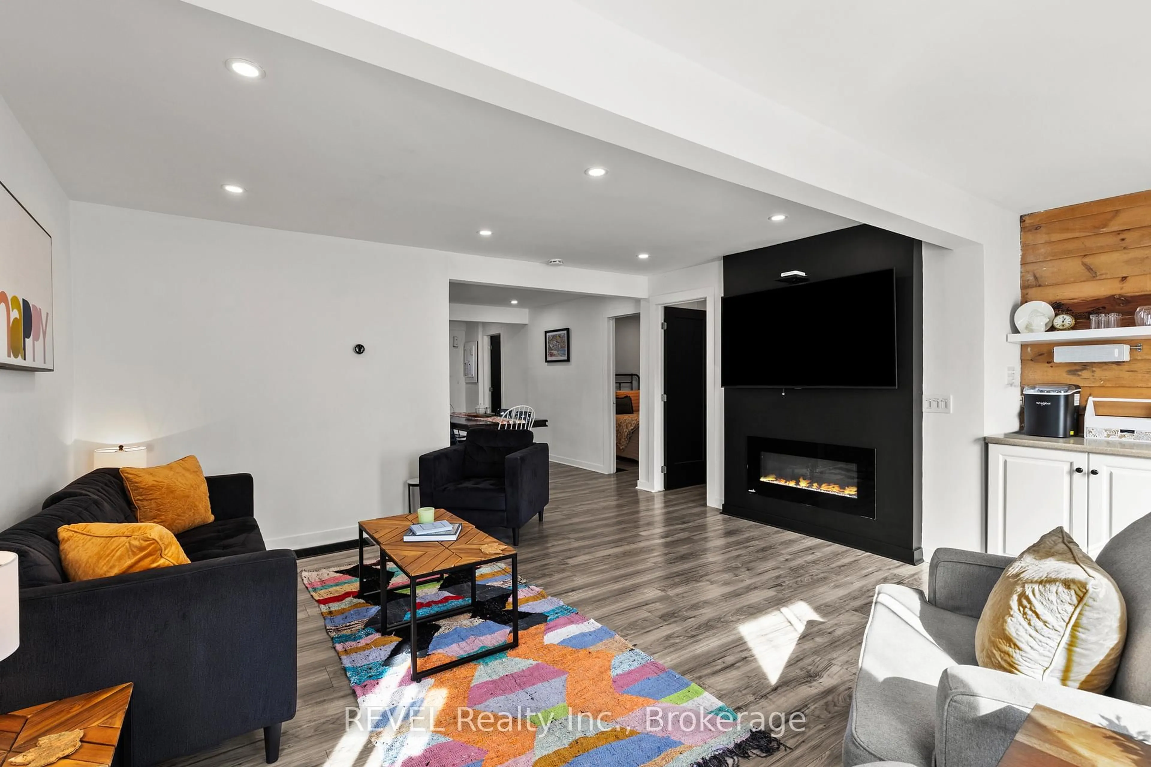 Living room with furniture, unknown for 313 Ridgeway Rd, Fort Erie Ontario L0S 1B0