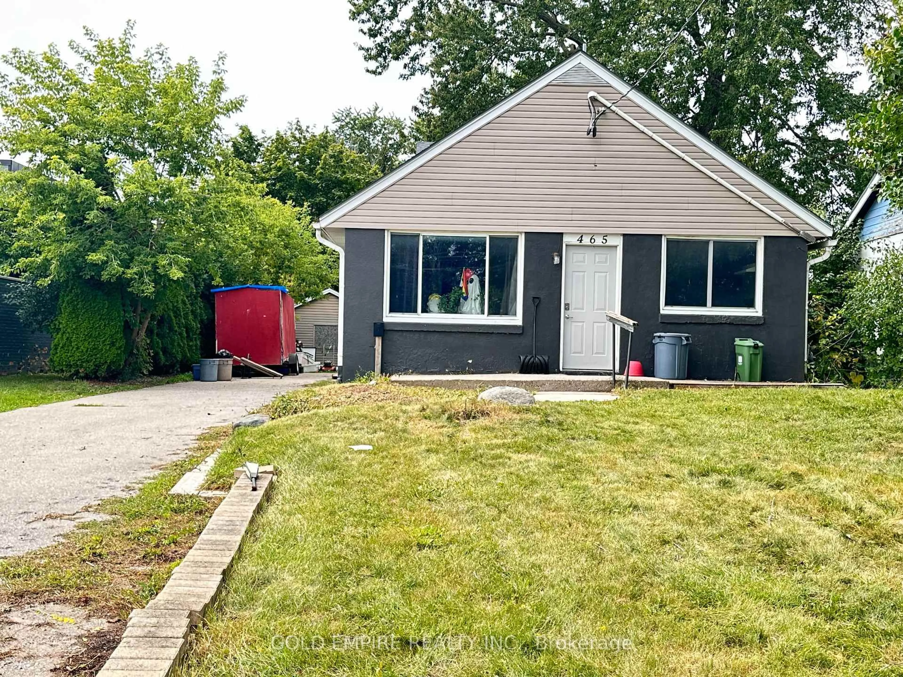 A pic from outside/outdoor area/front of a property/back of a property/a pic from drone, street for 465 Second St, London East Ontario N5V 2B1