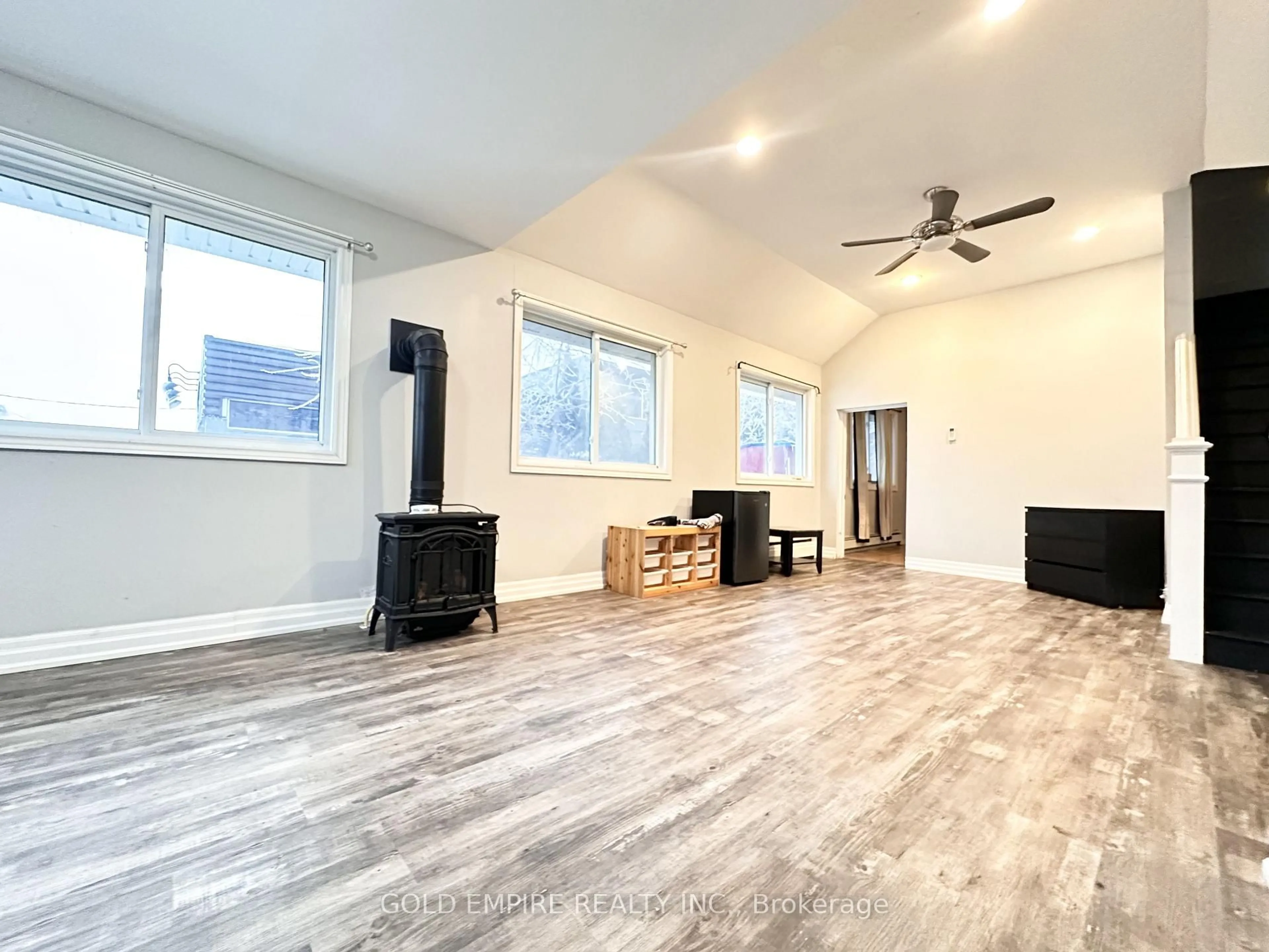 A pic of a room for 465 Second St, London East Ontario N5V 2B1