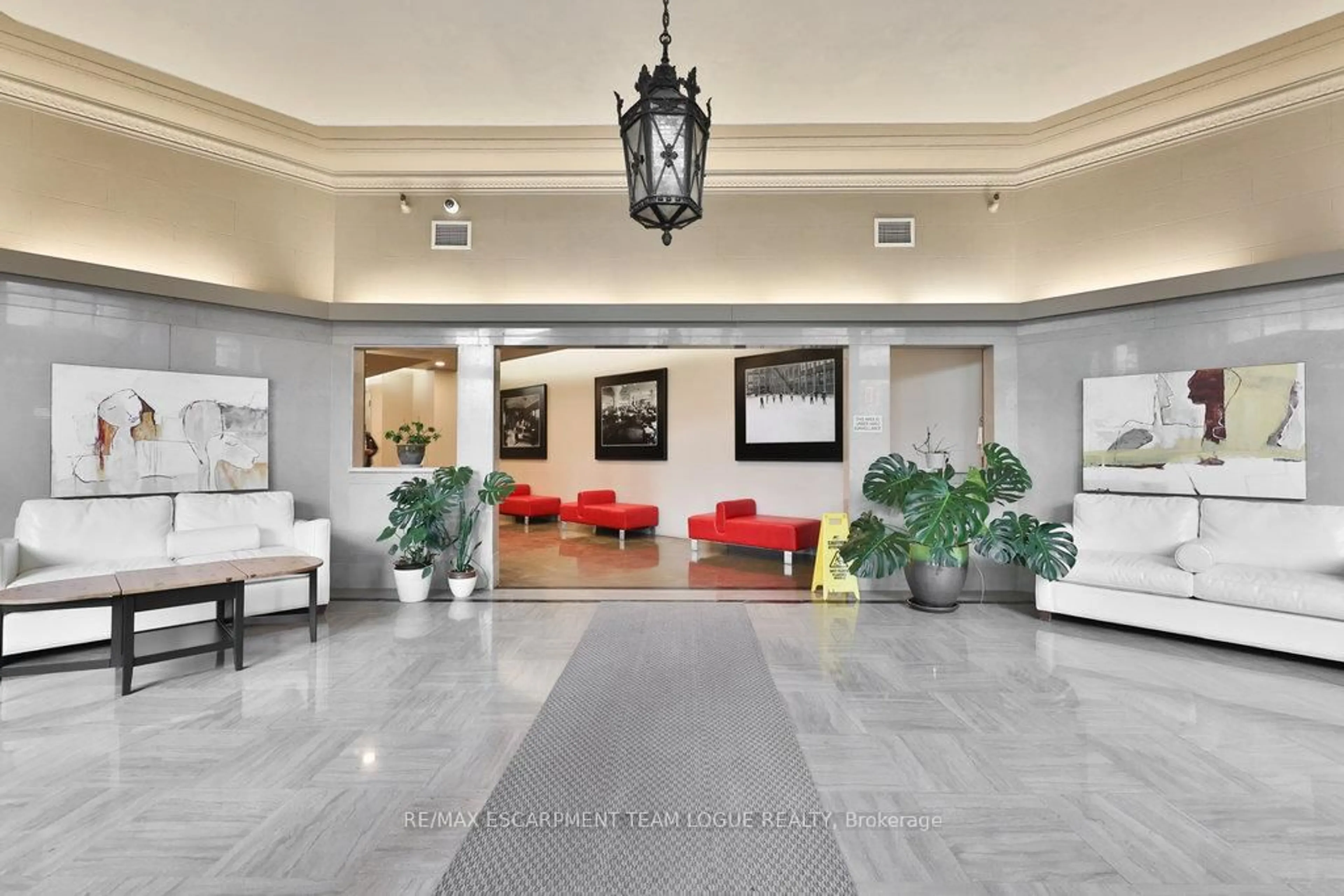 Lobby for 404 King St St #424, Kitchener Ontario N2G 2L5