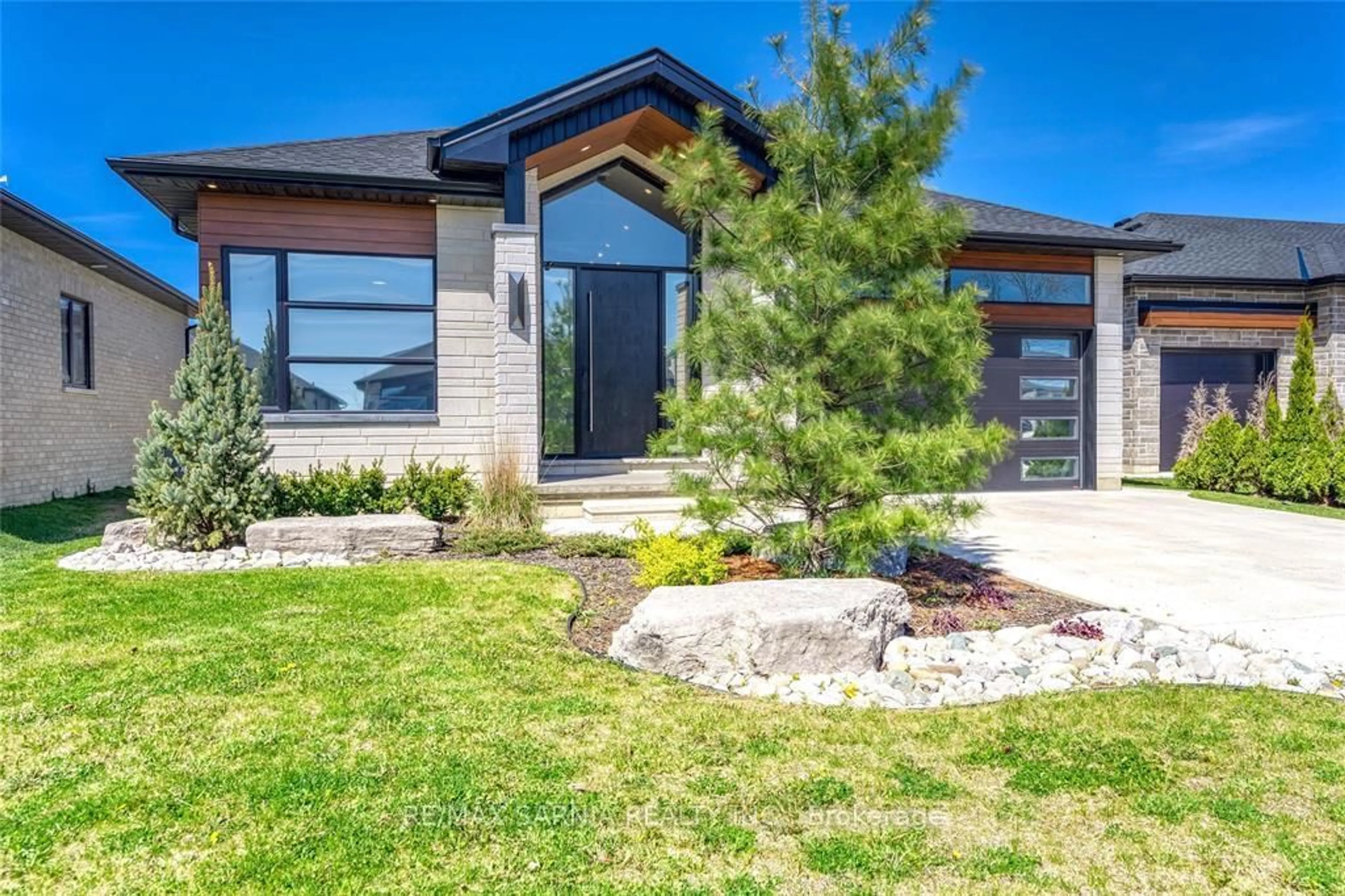 Home with brick exterior material, street for 616 Mead Blvd, Sarnia Ontario N7W 0W5