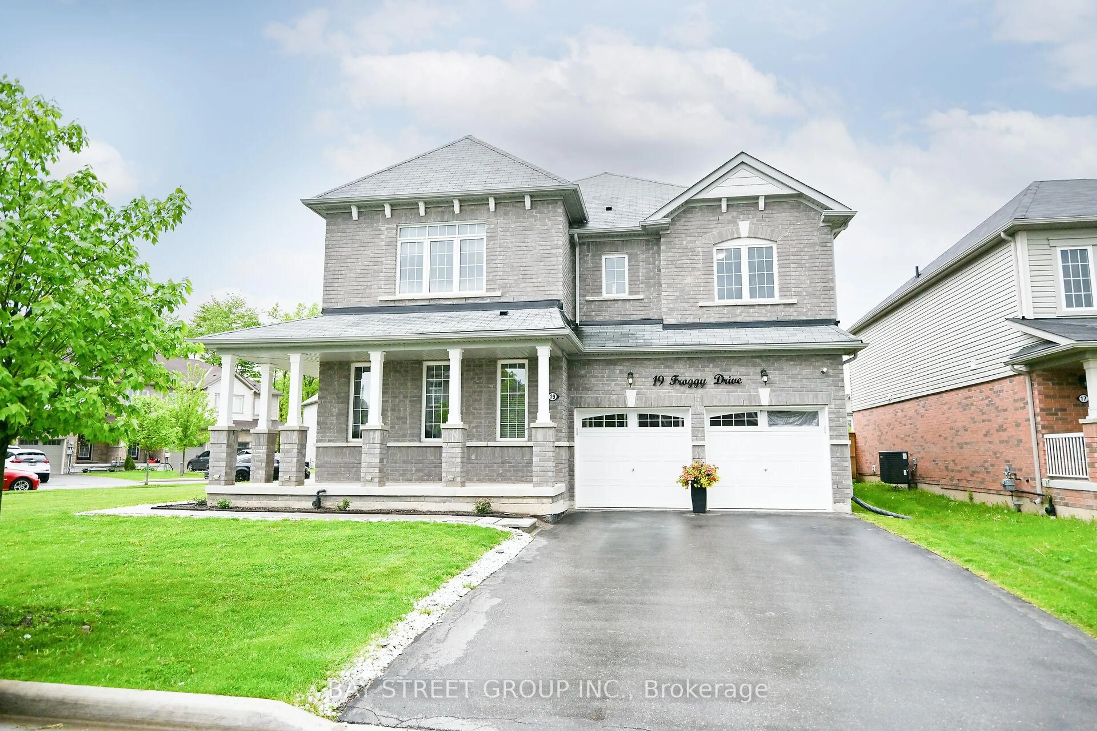 Home with brick exterior material, street for 19 Froggy Dr, Thorold Ontario L9B 0G9