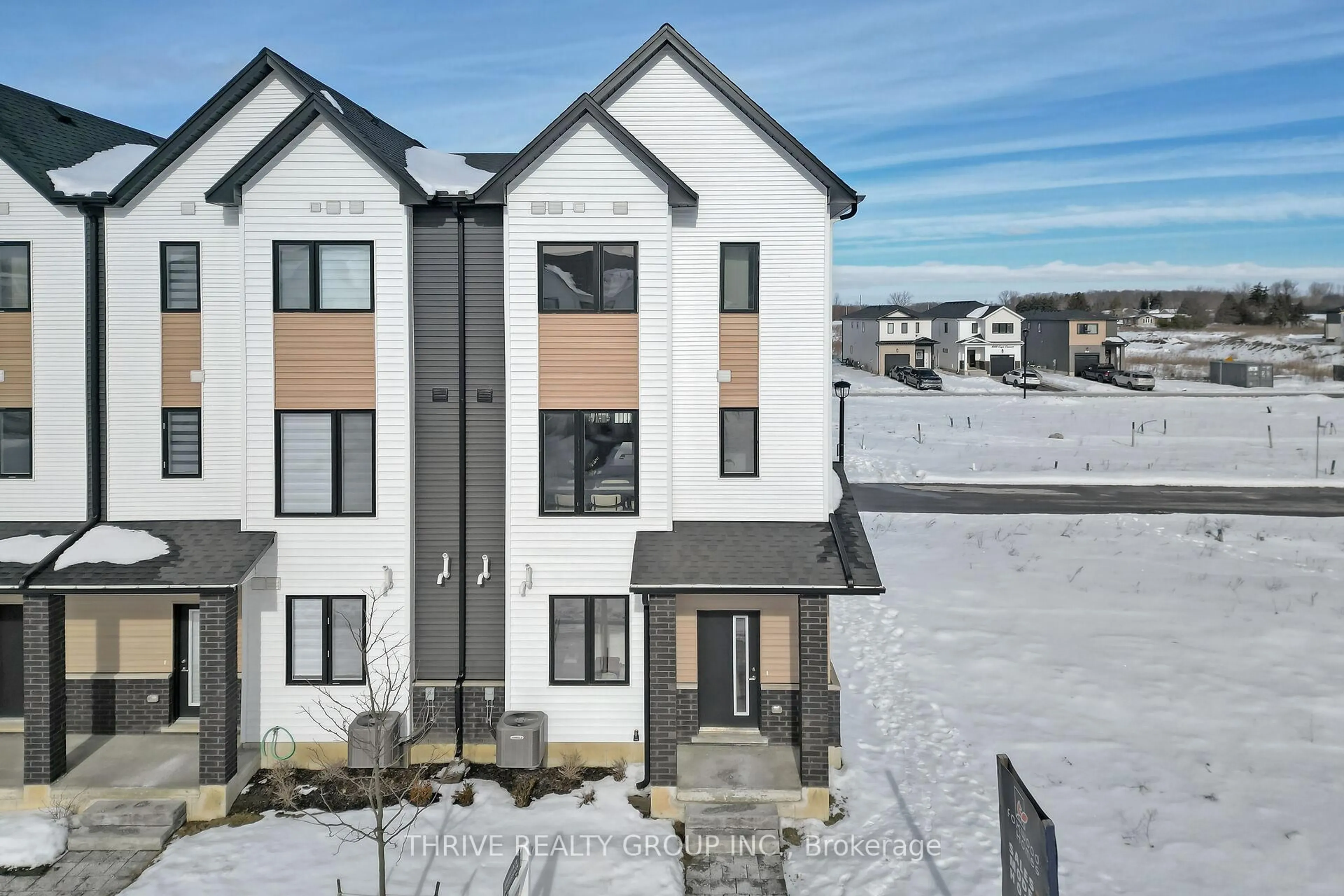 A pic from outside/outdoor area/front of a property/back of a property/a pic from drone, unknown for 1595 Capri Cres #66, London North Ontario N6G 3Y6