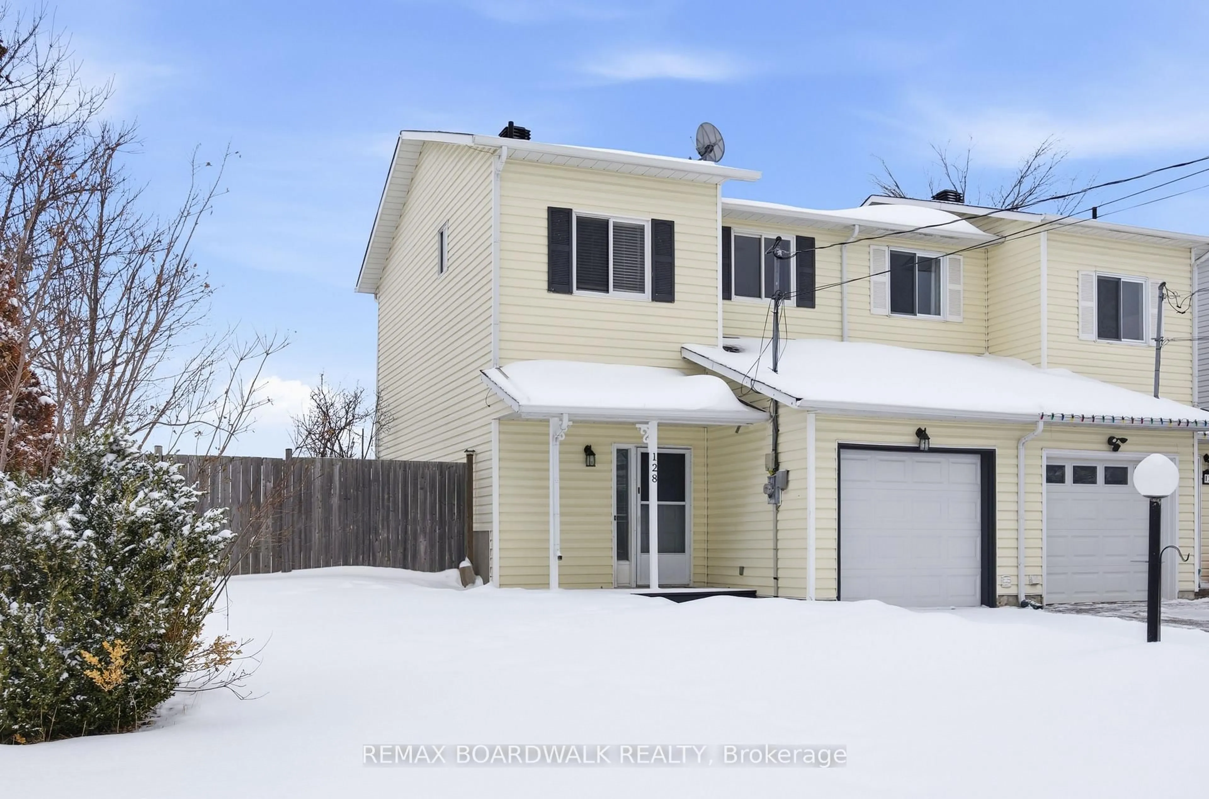 Home with vinyl exterior material, street for 128 Dunham St, Carleton Place Ontario K7C 4M8