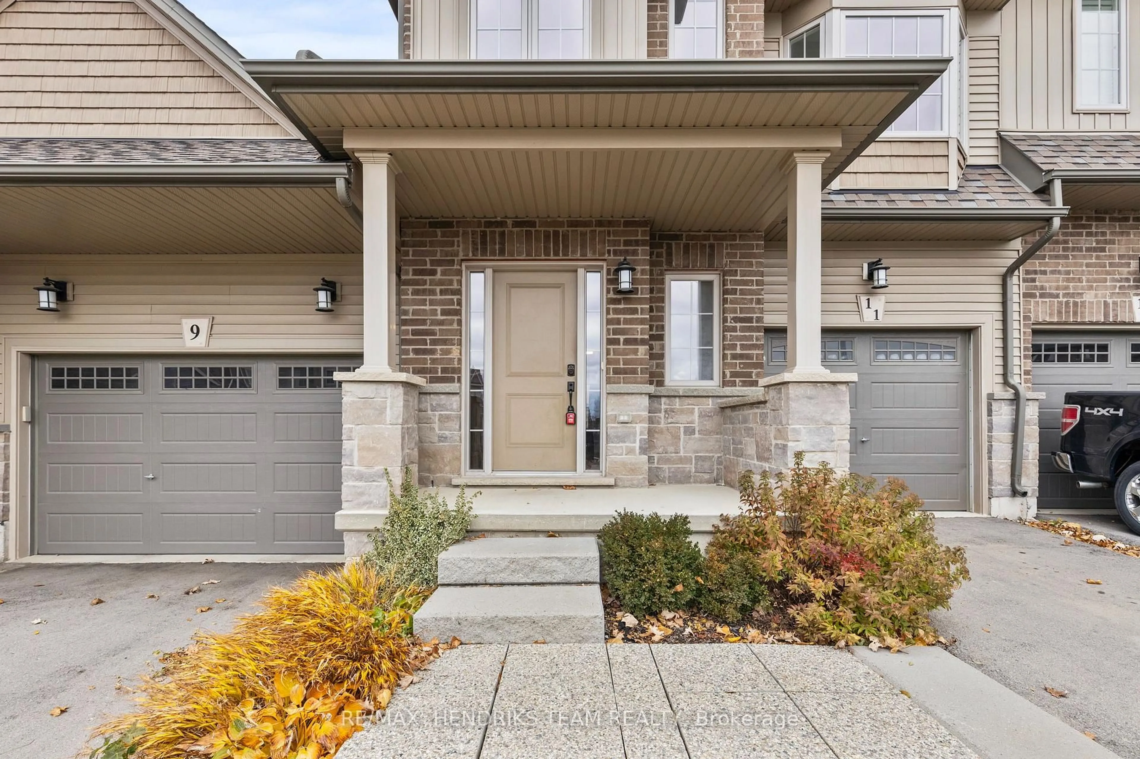 Home with brick exterior material, street for 11 Dennis Dr, West Lincoln Ontario L0R 2A0