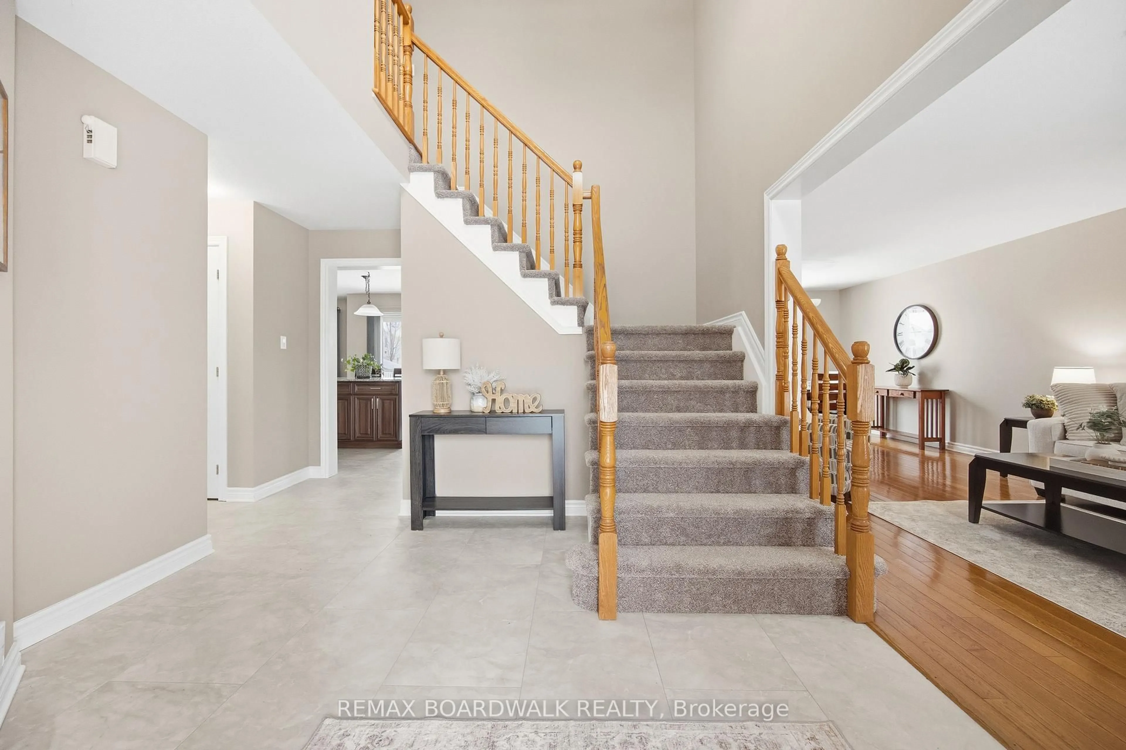 Indoor foyer for 27 Comba Dr, Carleton Place Ontario K7C 4V2