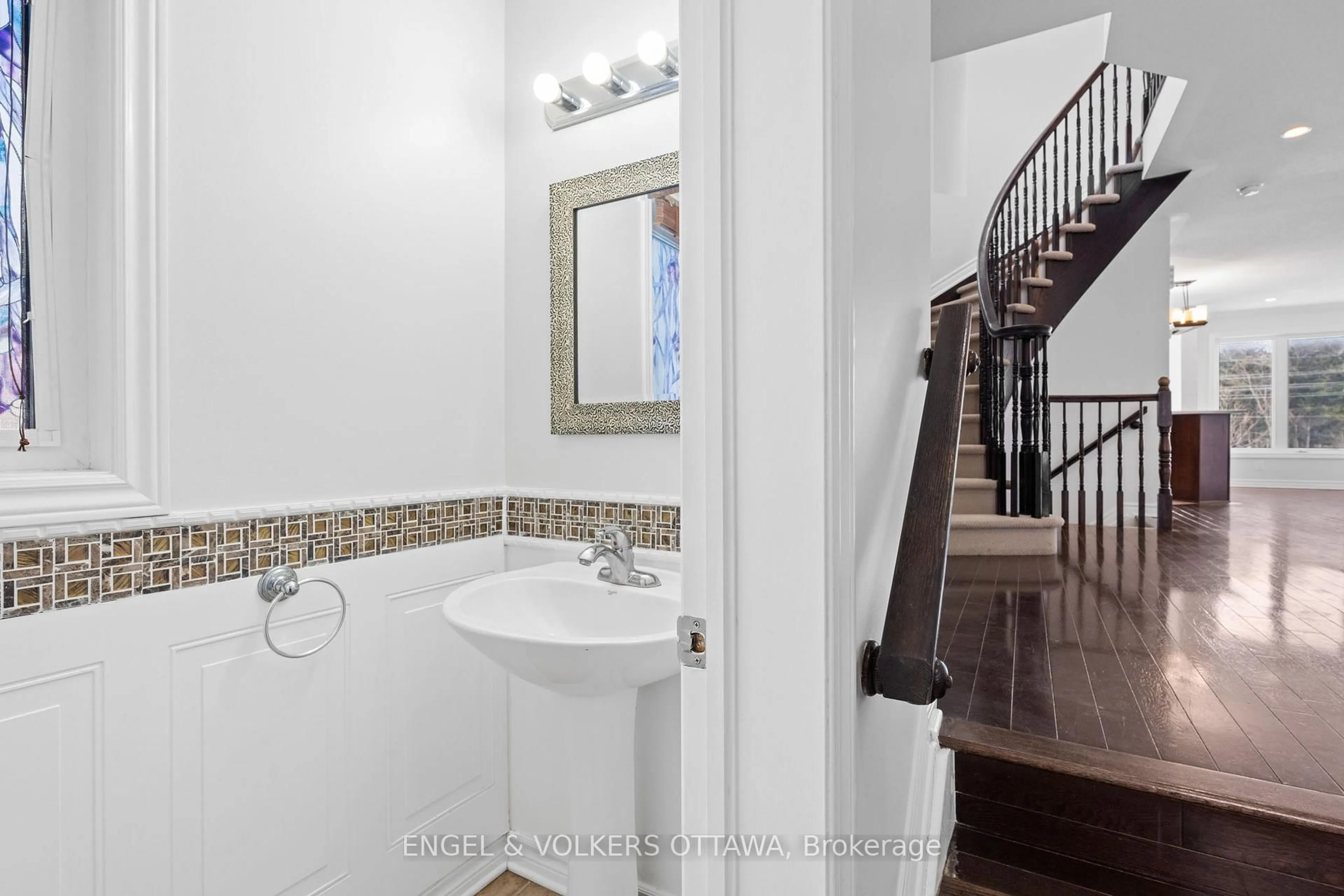 Standard bathroom, ceramic/tile floor for 238 Forestbrook St, Ottawa Ontario K2K 0B4