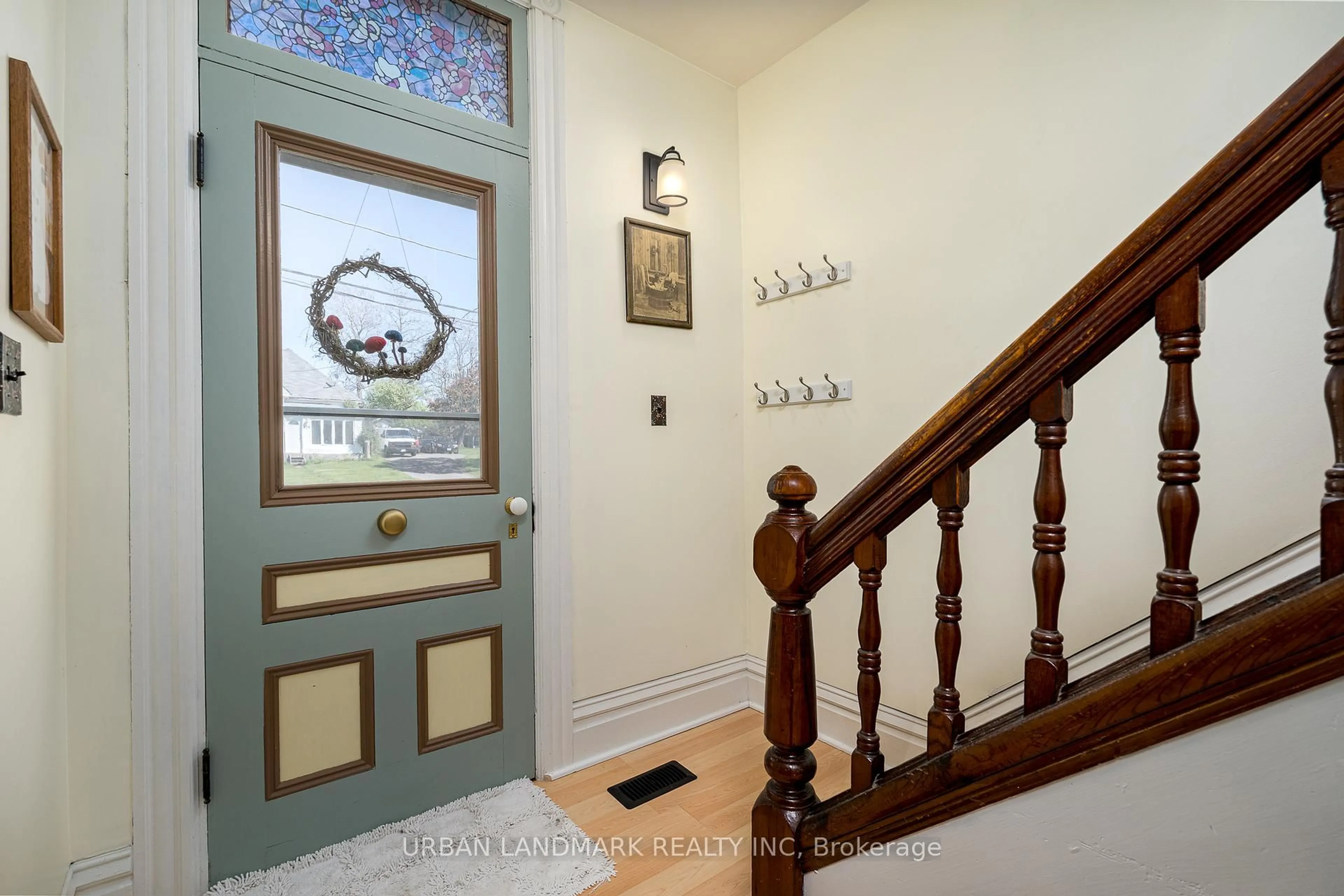 Indoor entryway for 225 St Lawrence St, Madoc Ontario K0K 2K0