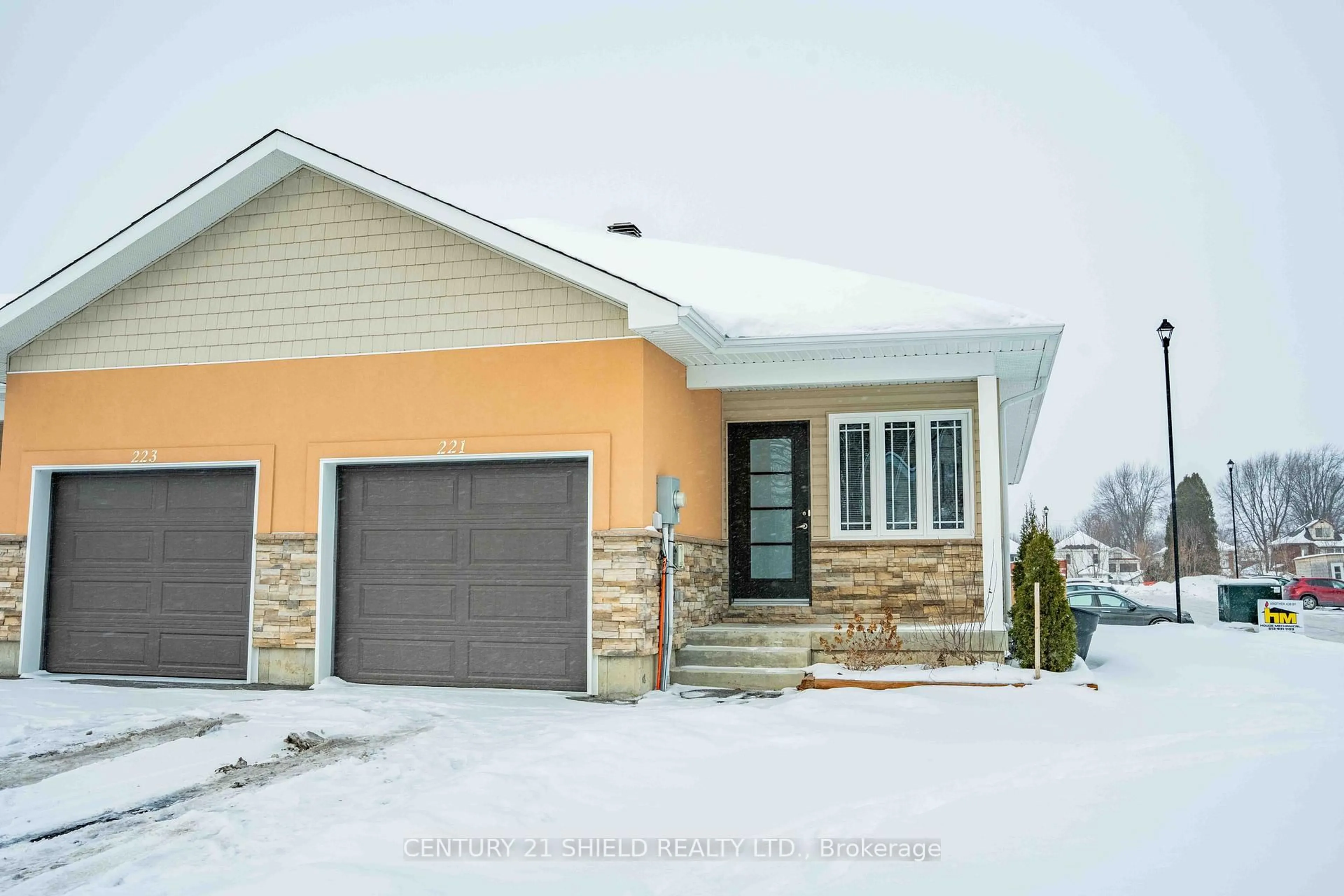 Unknown for 221 Third St, Cornwall Ontario K6J 0B6