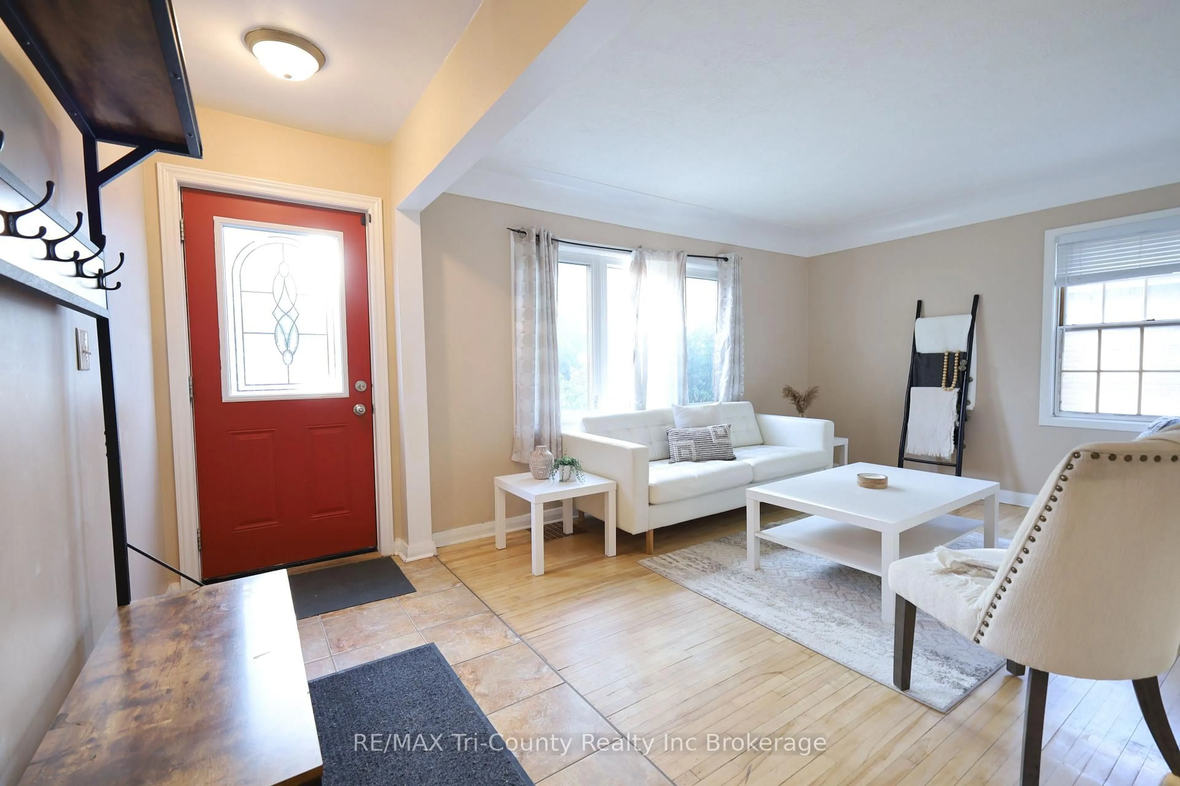 Indoor entryway for 164 Fellner Ave, London East Ontario N5W 4H1