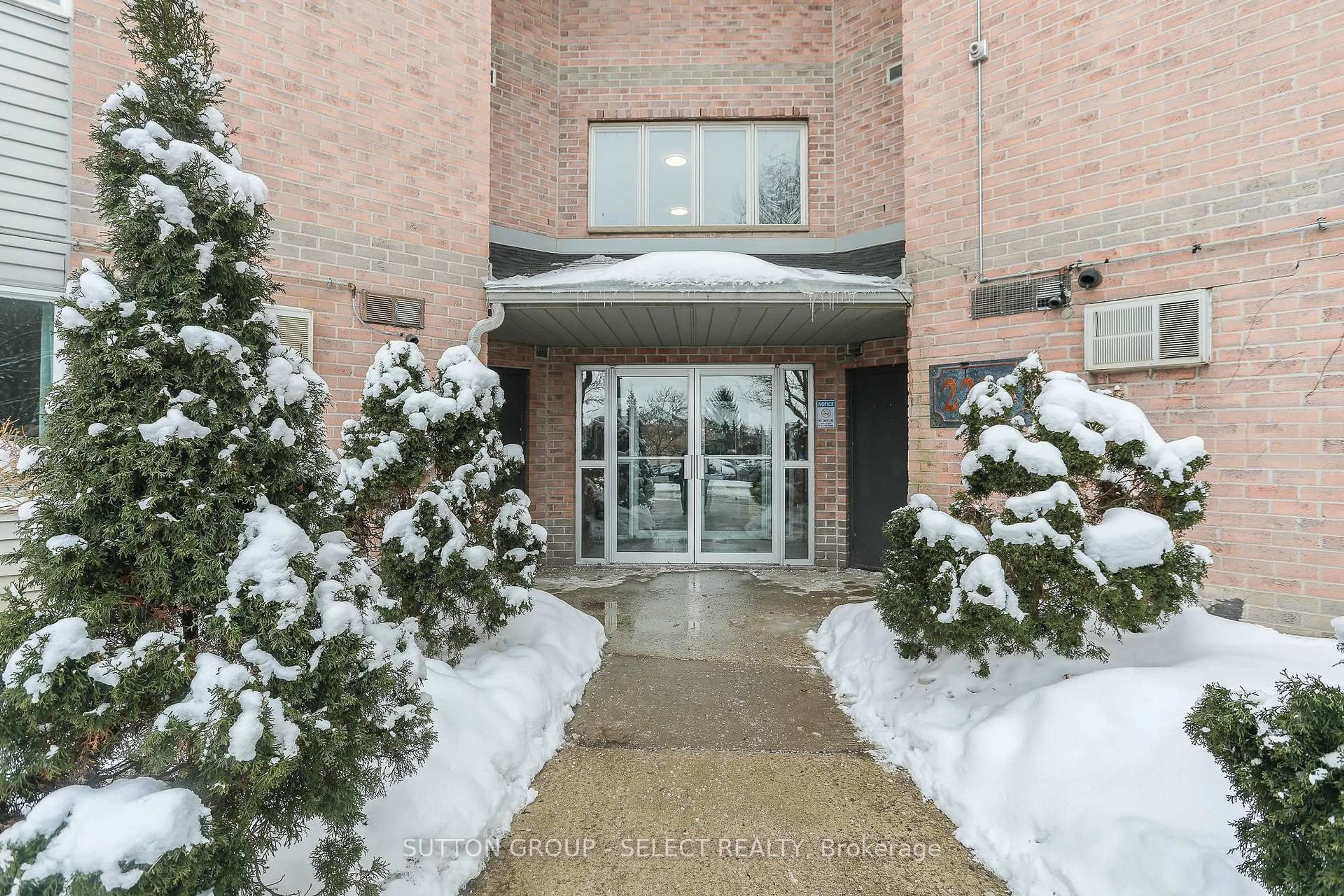 Indoor foyer for 2228 Trafalgar St #209, London East Ontario N5V 4J8