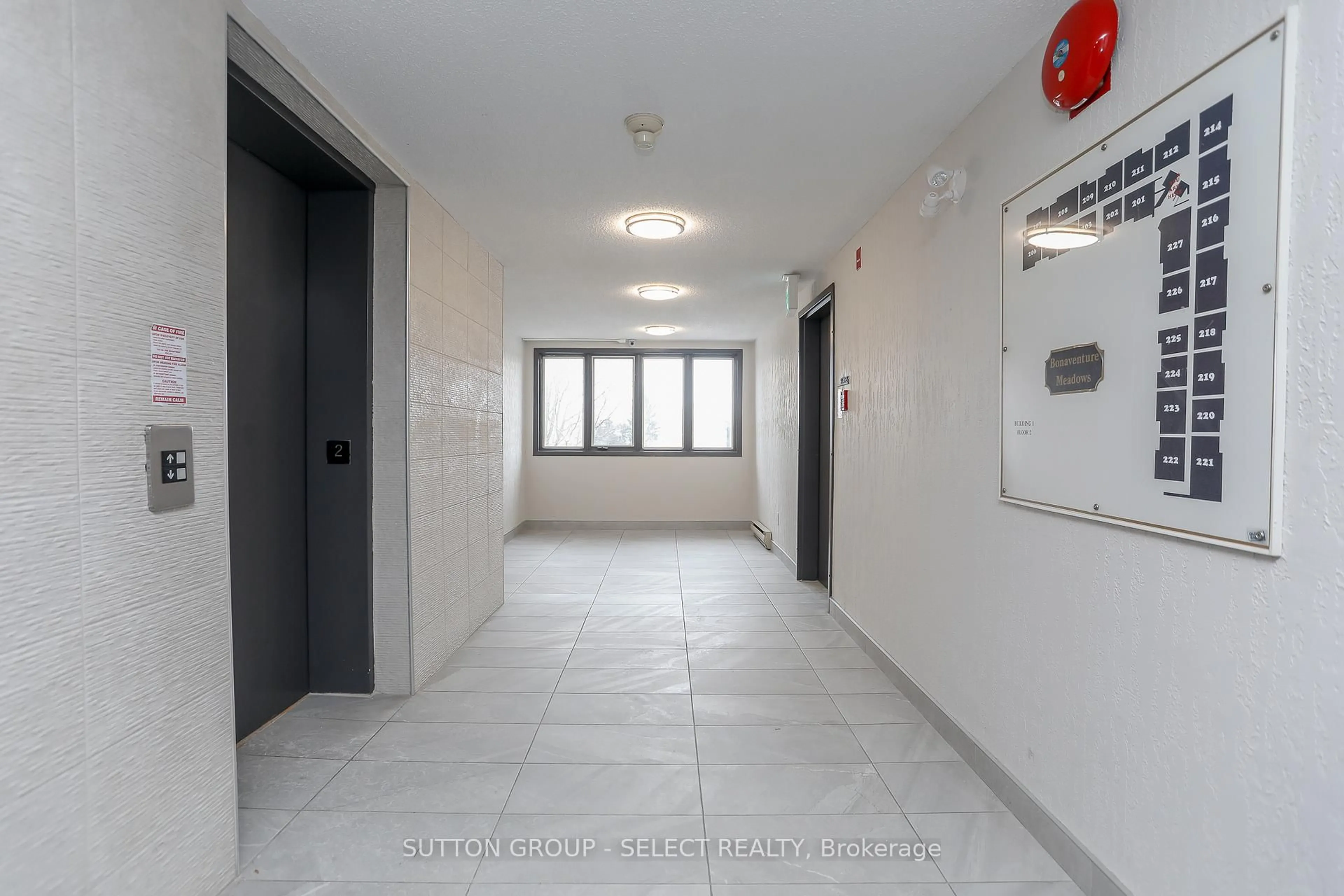 Indoor foyer for 2228 Trafalgar St #209, London East Ontario N5V 4J8