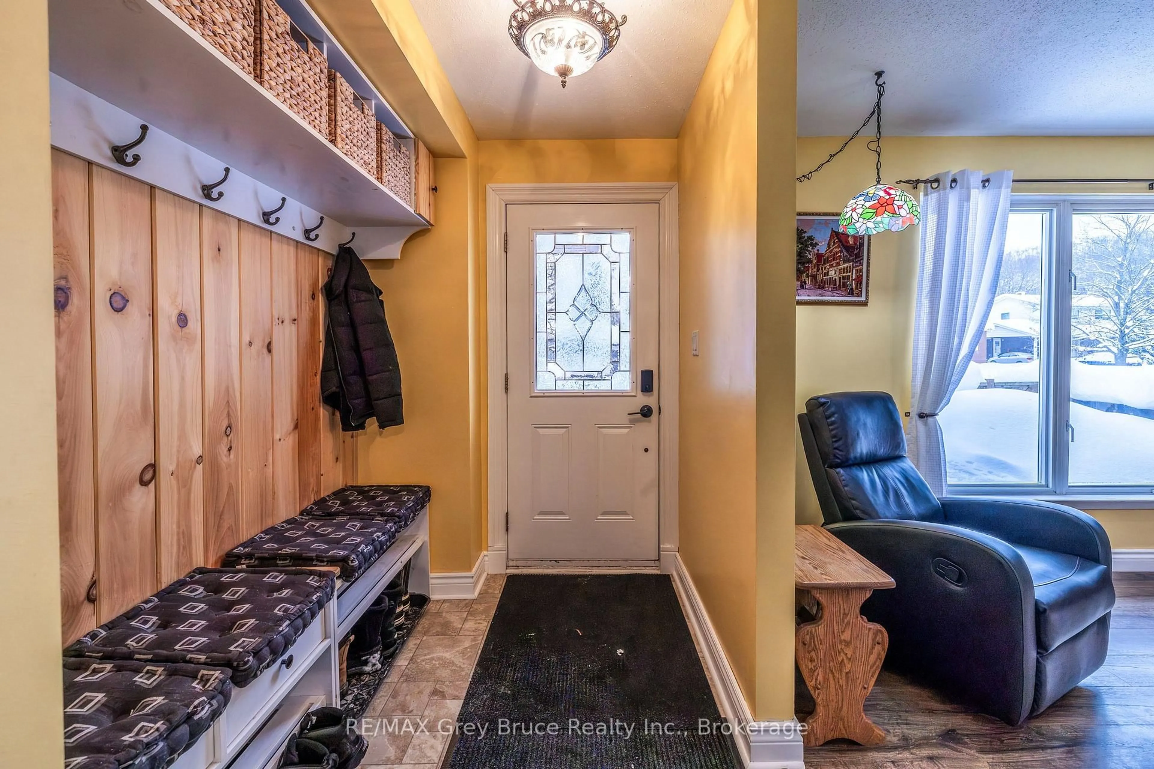 Indoor entryway for 520 1st. A St, Owen Sound Ontario N4K 5Z5